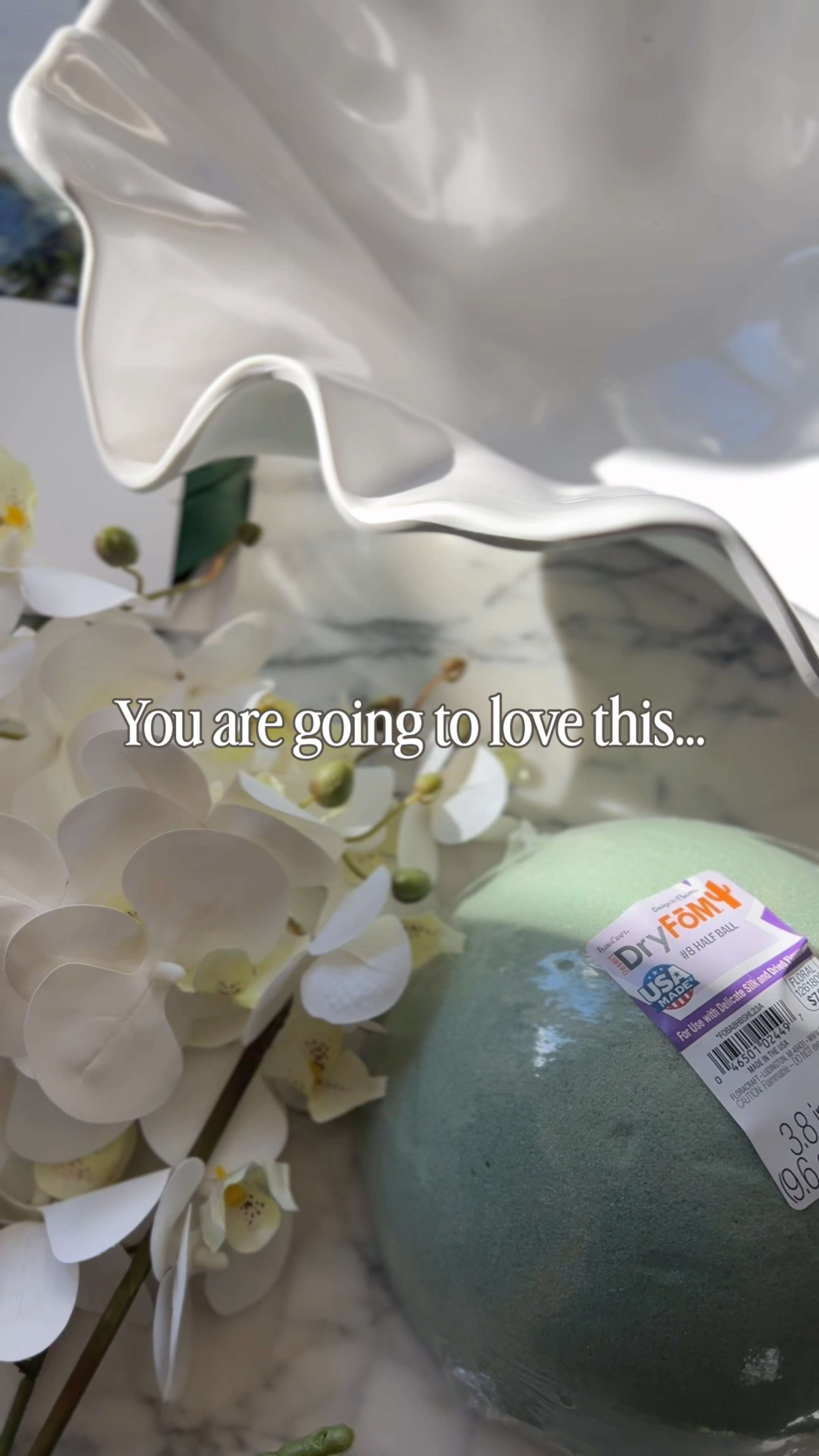 There’s just something about orchids 🤍 Soft, classic, and the perfect finishing touch for a light, lived-in home. Plus, no watering! 

 