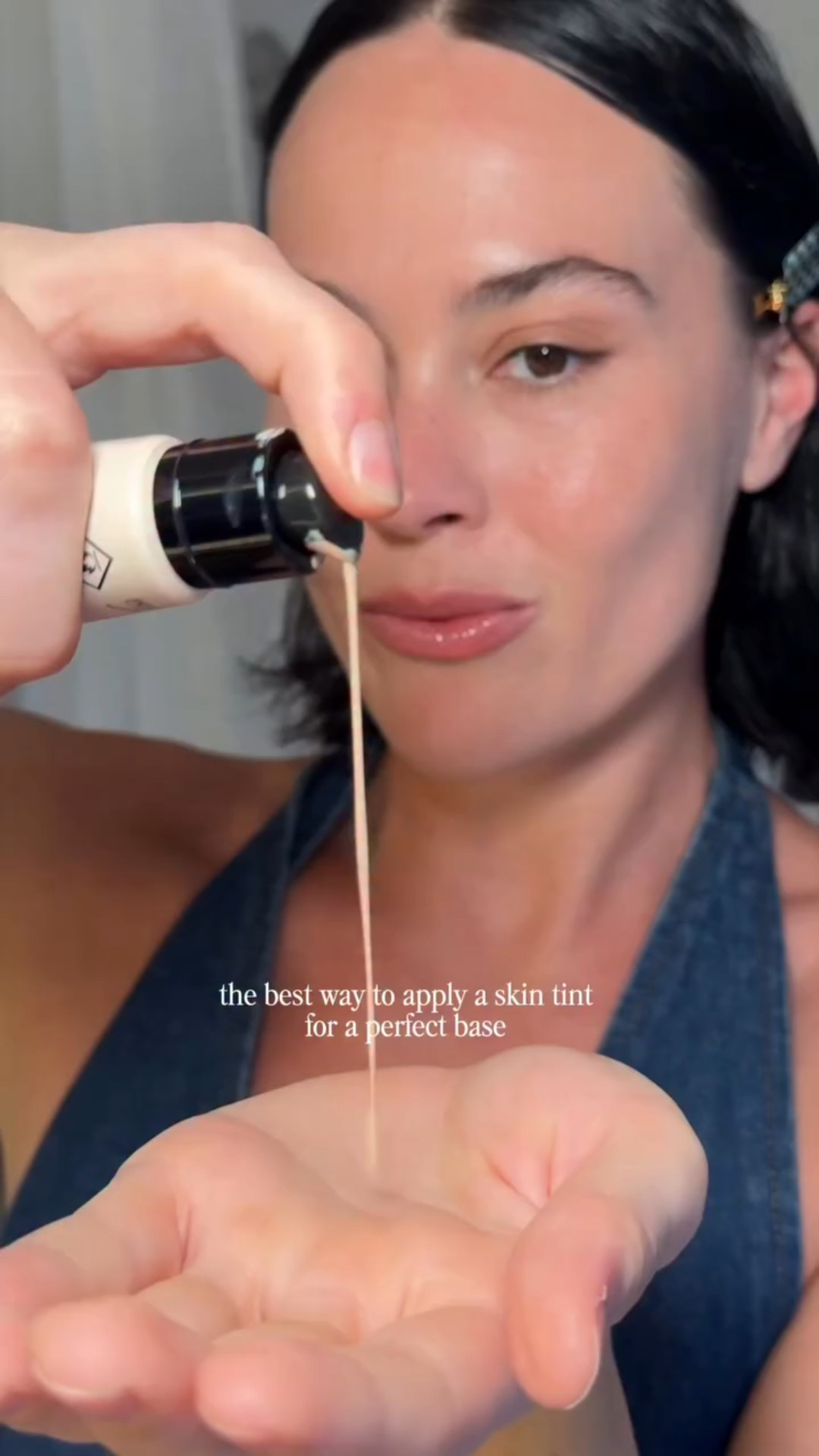 Warming the product in the brush helps it melt into the skin. 

Product: armanibeauty Golden Hour skin tint 

#makeup #makeuptutorial #makeuphack #makeuphacks #skintint #armanibeauty