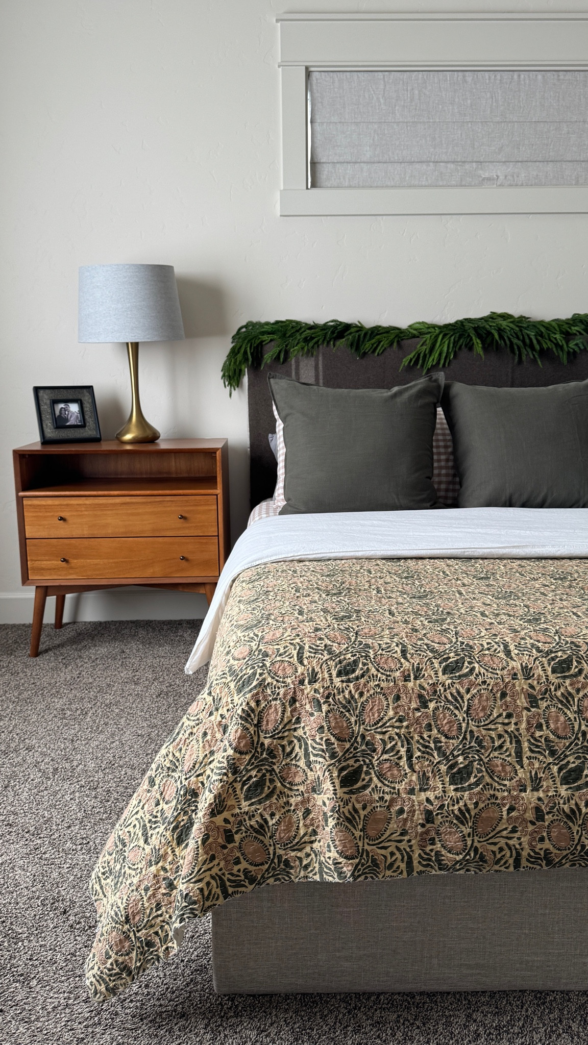 My December bedroom. I love it. 🛏️ 

#LTKHome #LTKU #LTKStyleTip