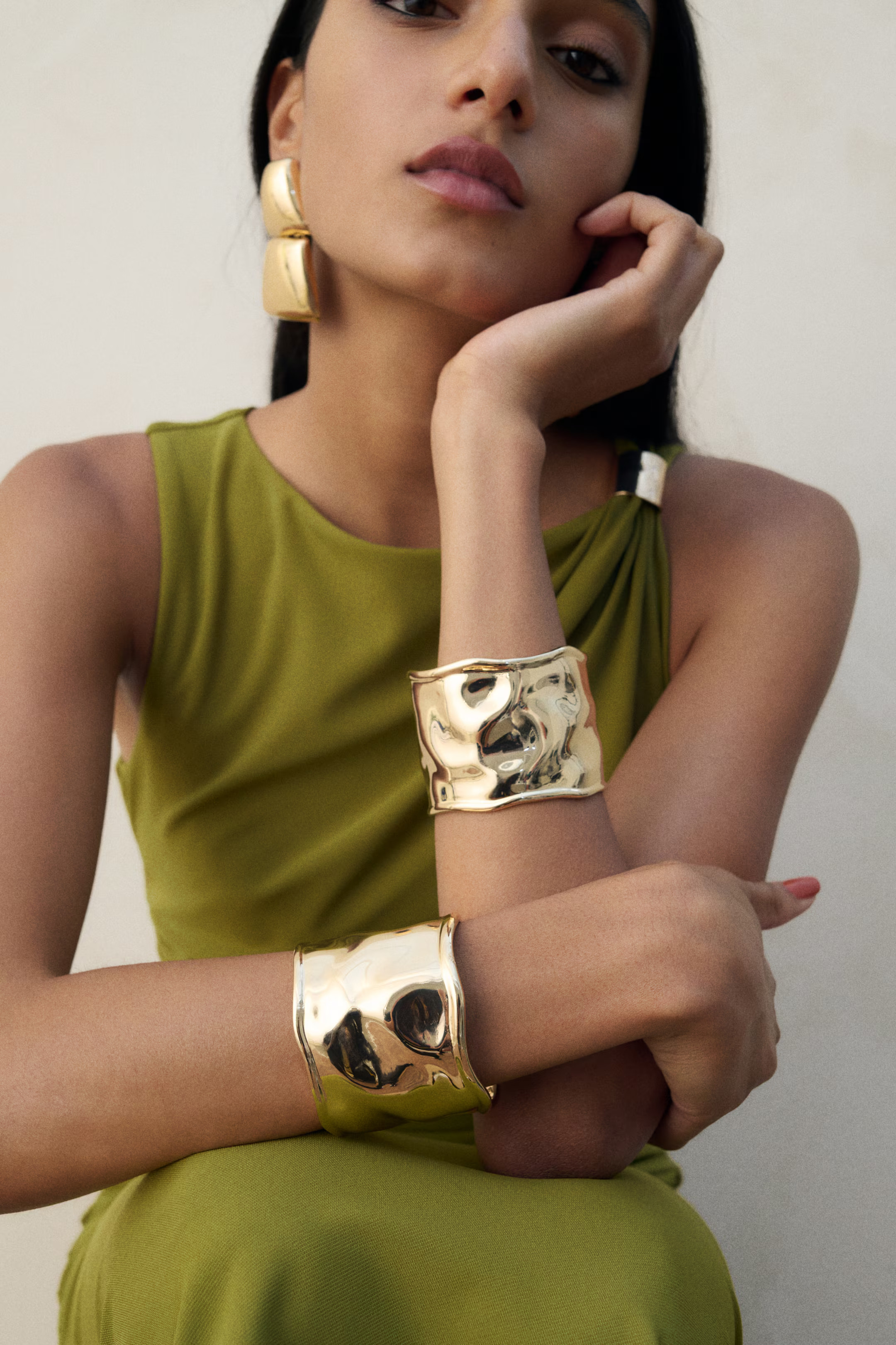 Wide cuff bracelet | H&M (UK, MY, IN, SG, PH, TW, HK)