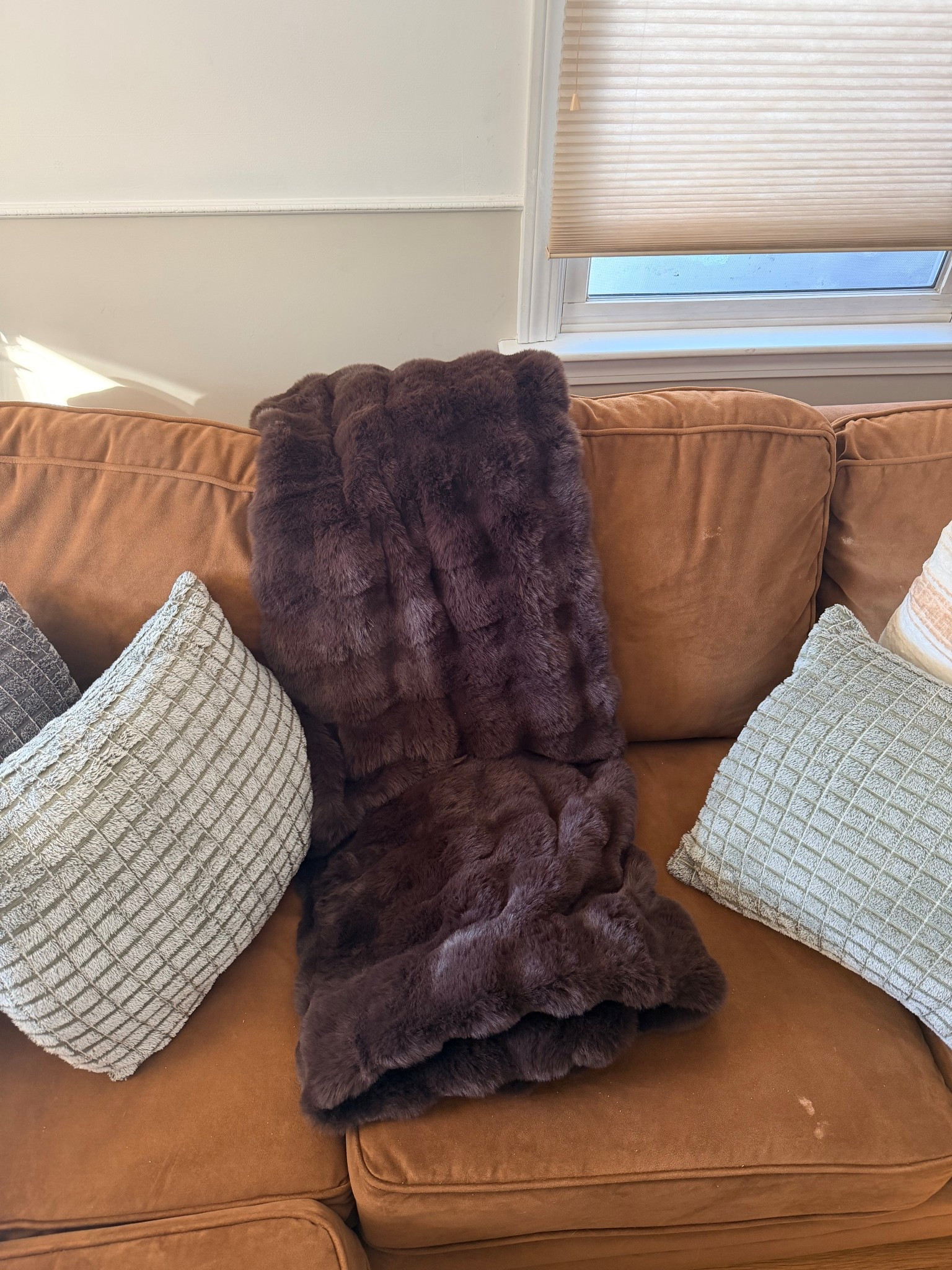 The coziest faux fur bubble throw from @Target & it’s only $25!!

#LTKHome