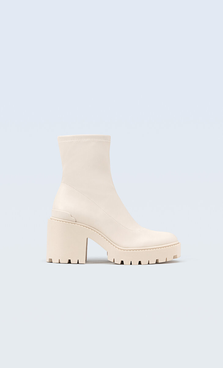 Stretchy heeled ankle boots | Stradivarius (UK)