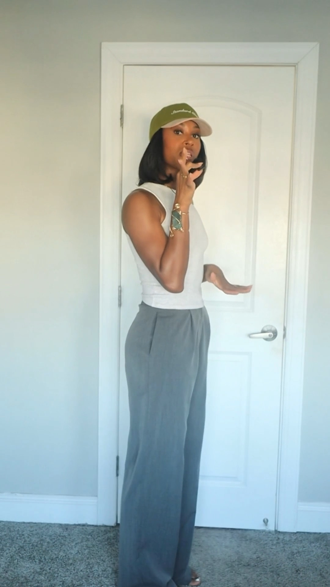 Casual Chic Errands Outfit | Spring Everyday Look



The weather warmed up and I pulled together this look using pieces I already had — fitted tank, gray trousers, sneakers, and a cropped jacket for an elevated everyday feel.

Proof that sometimes the best outfits are already in your closet.

Sharing the exact pieces I could find + similar options to recreate this look.








casual chic outfit
spring casual outfit
errands outfit ideas
everyday chic outfit
gray trousers outfit
sneakers outfit women
minimal chic outfit
casual spring outfit ideas
elevated casual outfit
shopping my closet


#LTKootd #LTKgrwm #LTKTall