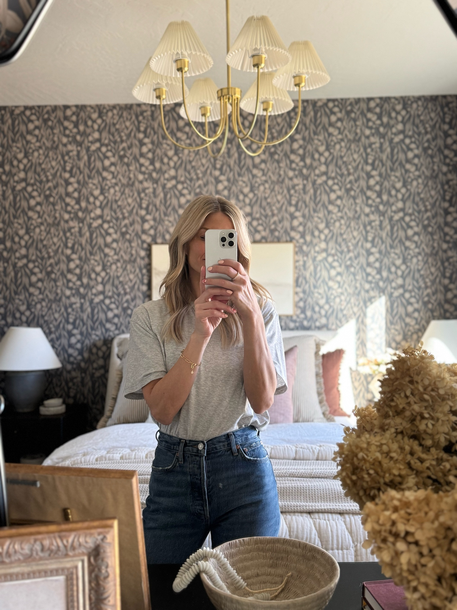 A sneak peek of the chandelier for my LTK fam! Isn’t it perfect? Under $200 and stunning! 

#LTKStyleTip #LTKMostLoved #LTKHome