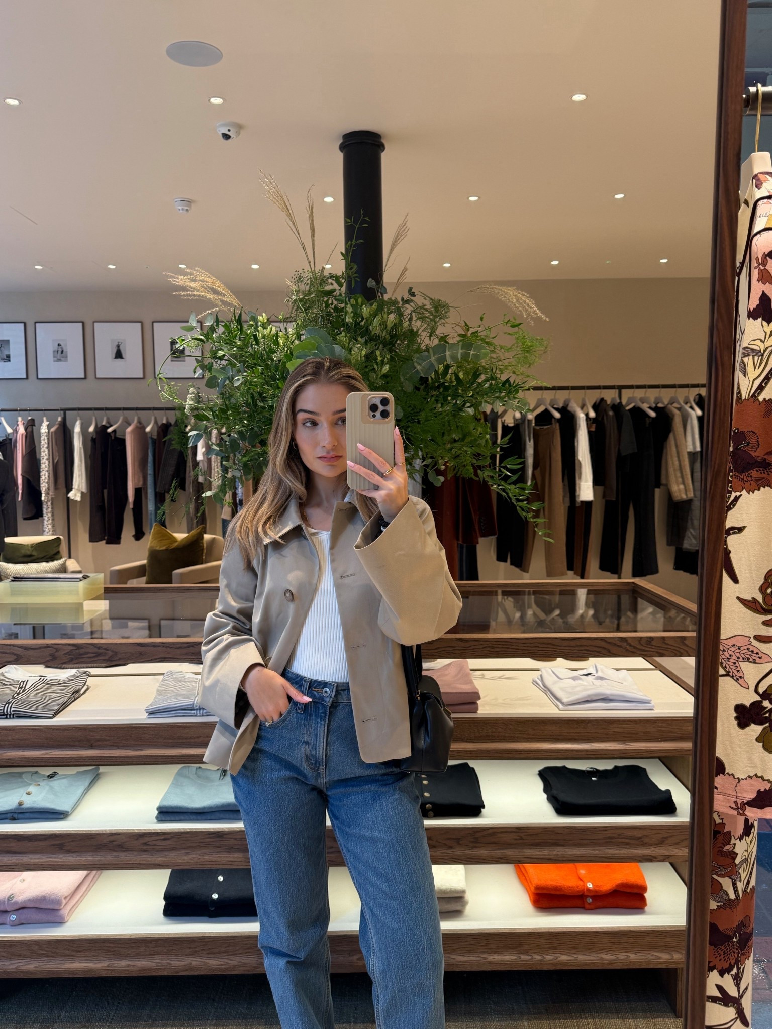 Transitional outfit for a rainy day 🌨️

Abercrombie jeans w23, short length (I size down in curve love)
& other stories too size XS
Sézane trench size 6