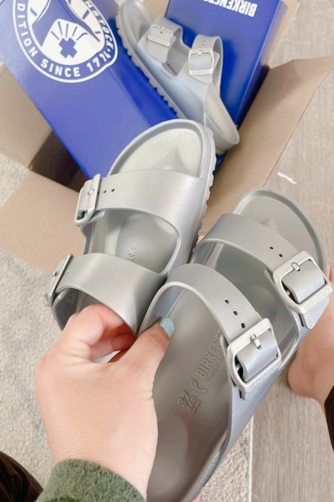 Perfect sandals for the beach this summer! Lots of colors too! #birkenstock #sandals 


#LTKFind #LTKfamily #LTKSeasonal