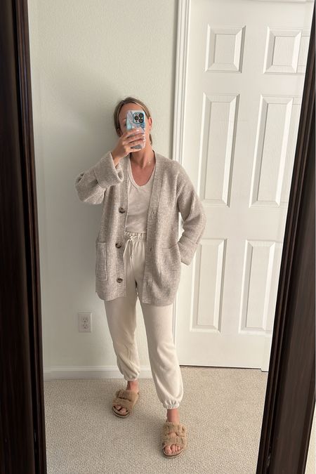 Cozy work from home outfit best sweatpants slippers home outfit sweat outfit 