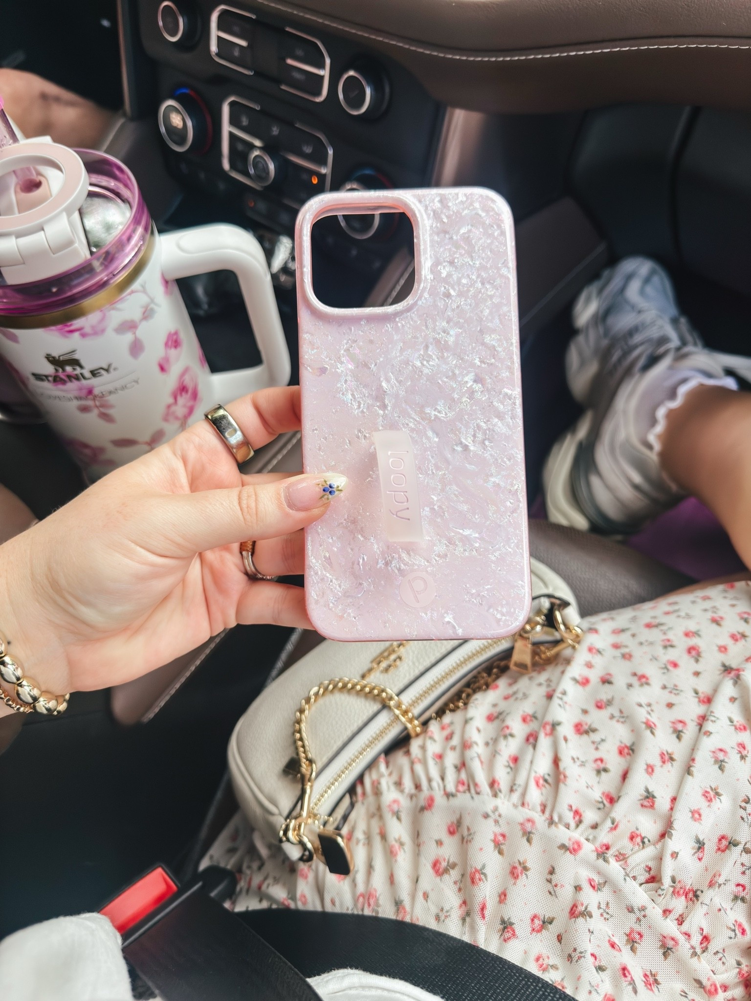 New Loopy case and I’m already obsessed with how easy it makes holding my phone all day 🙌🏼 It honestly just feels more secure, especially when I’m juggling everything. You can use code KAYLANICOLE to save!

#LTKSeasonal #LTKmomlife #LTKdayinmylife