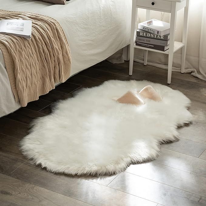MIULEE Luxury Super Soft Fluffy Area Rug Faux Fur Sheepskin Rug Decorative Plush Shaggy Carpet fo... | Amazon (US)