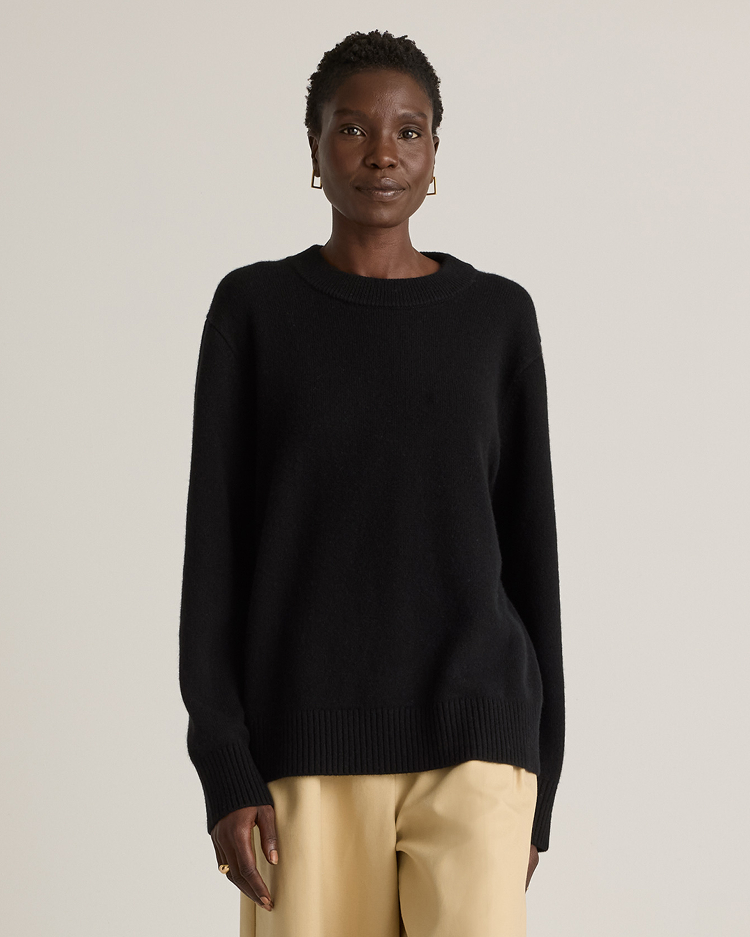 Quince | Women's Mongolian Cashmere OverSized Crewneck Sweater in Black, Size Small | Quince