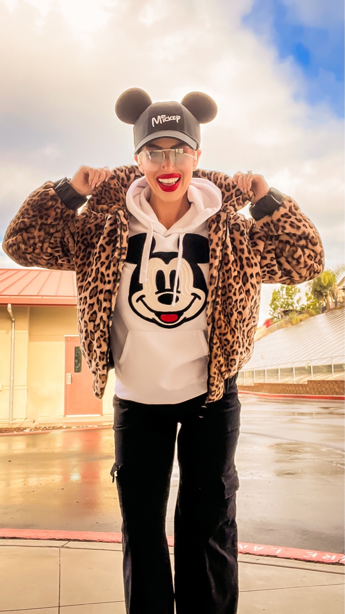 Disney Dress Up Day 🖤❤️🤍

Disney
Disneyland
Mickey 
Mickey Mouse
Mickey sweatshirt
Cargo pants
Y2K
Sunglasses
Amazon
Amazon find
Coat
Leopard
Kylie cosmetics 
Red lipstick 
Mickey hat
Disney style 