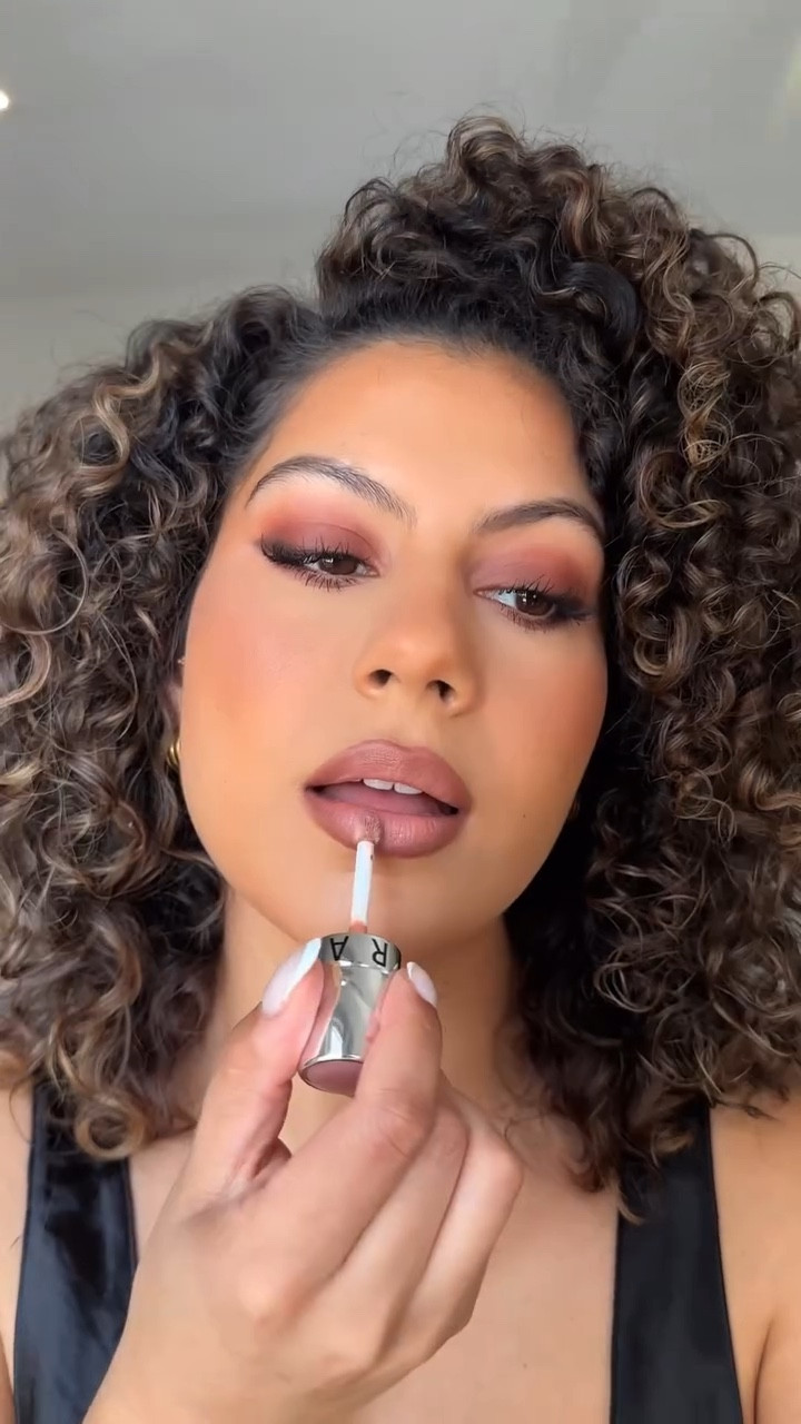 quick glam with some of my fav products, comment MAKEUP for 🔗’s!

• Fenty powder foundation - shade  290 (base) & 260 (under eyes)
• YSL beauty bronzer - shade Sandalwood
• YSL liquid blush - shade Peachy Nude
• Sephora collection shadow - shade Morning Sunrise 
• YSL mascara - black
• Laura Mercier caviar stick - shade Cocoa
• NARS face palette
• Makeup by Mario lip liner - shade Spiced Chai 
• Lancôme Butterglow lip balm - shade 21 Throwing Beige
• Sephora Collection gloss • XXL Nude

#makeup #makeupvideos #makeuptrends #curlyhair #curlyhairstyles #3bcurls #makeupinspo

#LTKBeauty #LTKStyleTip #LTKMostLoved