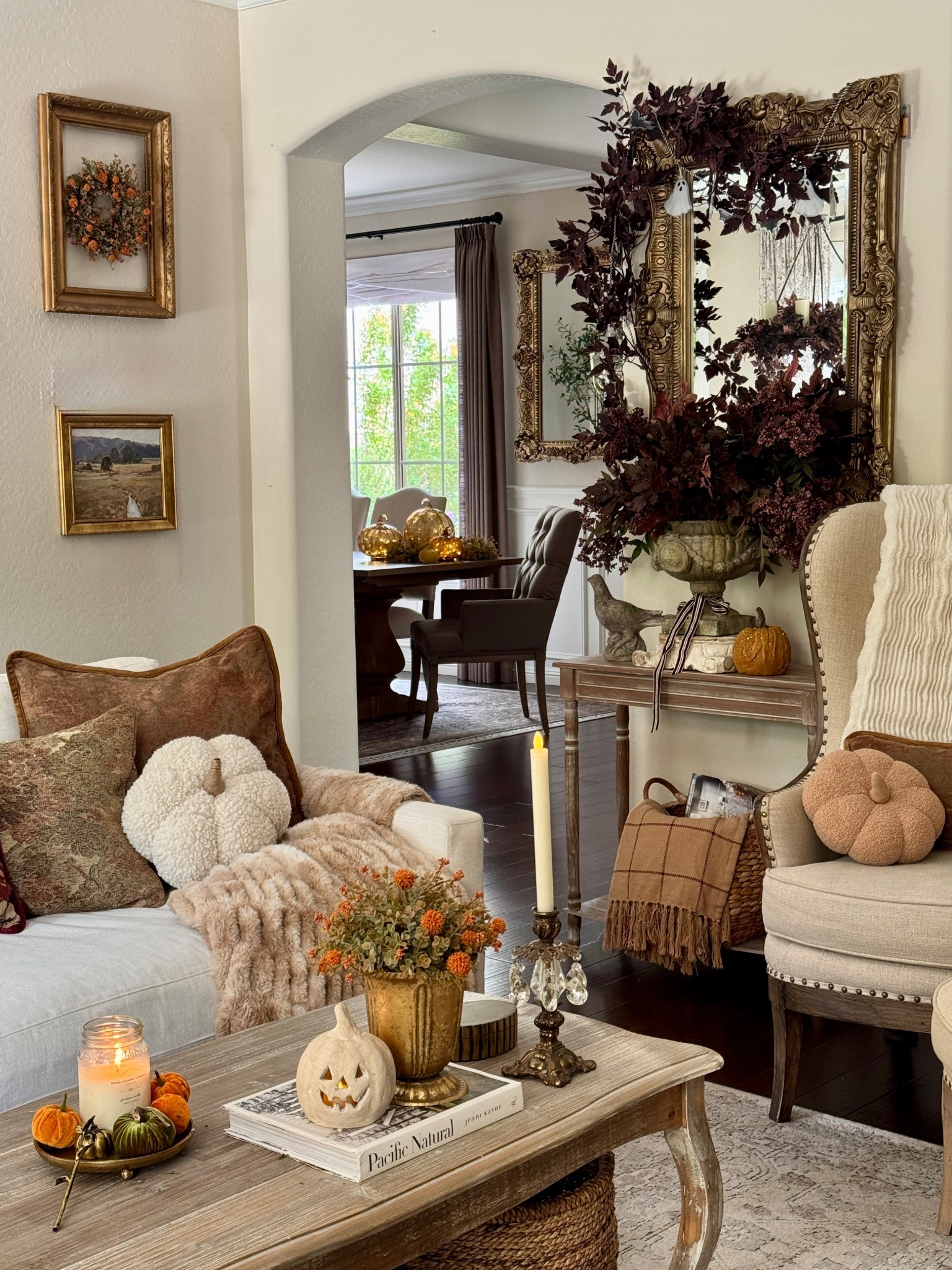 Cozy Fall touches for the living room 🍂


Fall home decor, fall living room, fall pillows, fall throws 