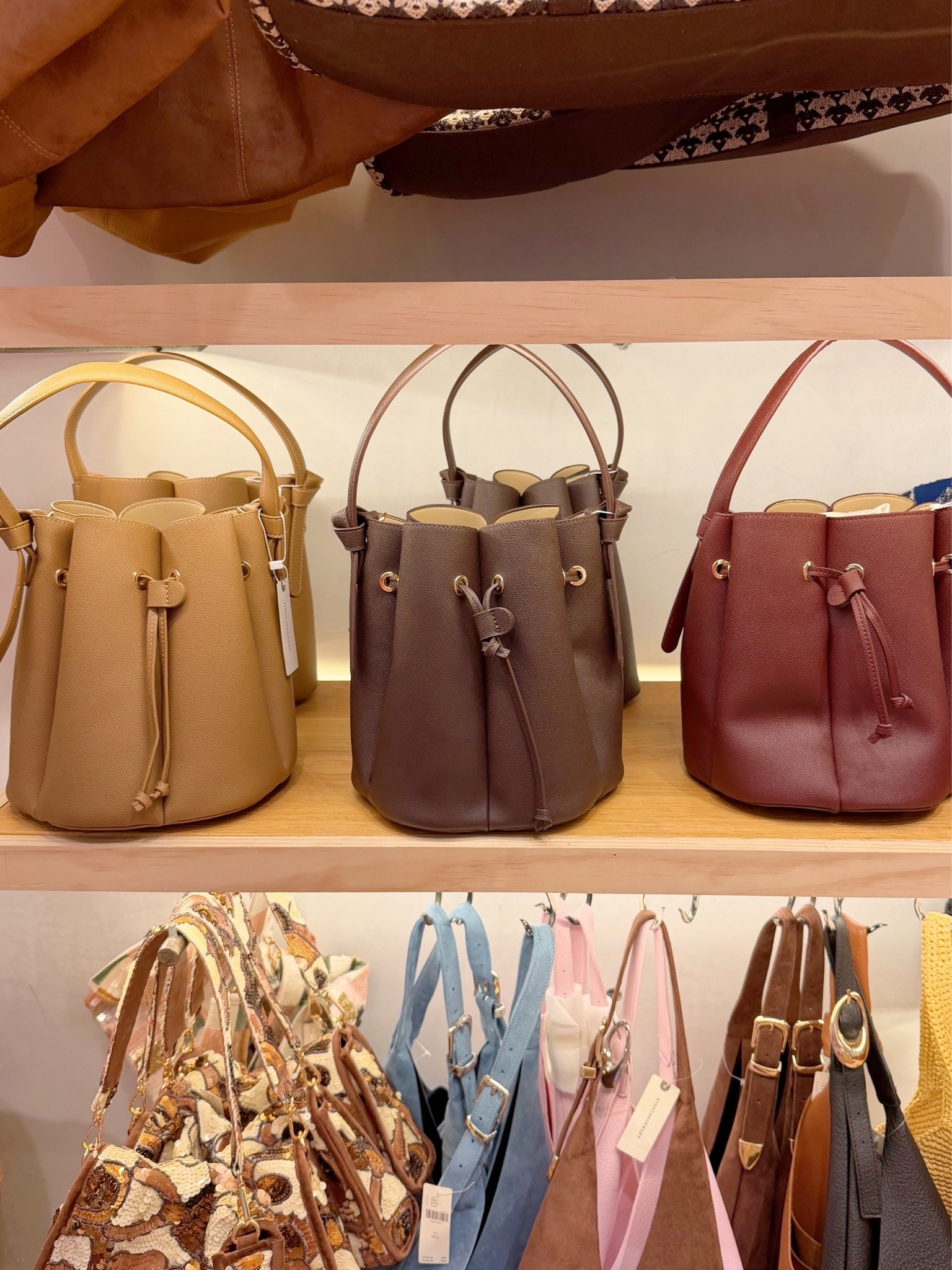Love this beautiful bag that can be worn all year round! These colors are perfect for everyday casual fall outfits. Great for business casual workwear outfits too. Available in lots of colors and it’s under $100!

#LTKootd #LTKOver40 #LTKWorkwear