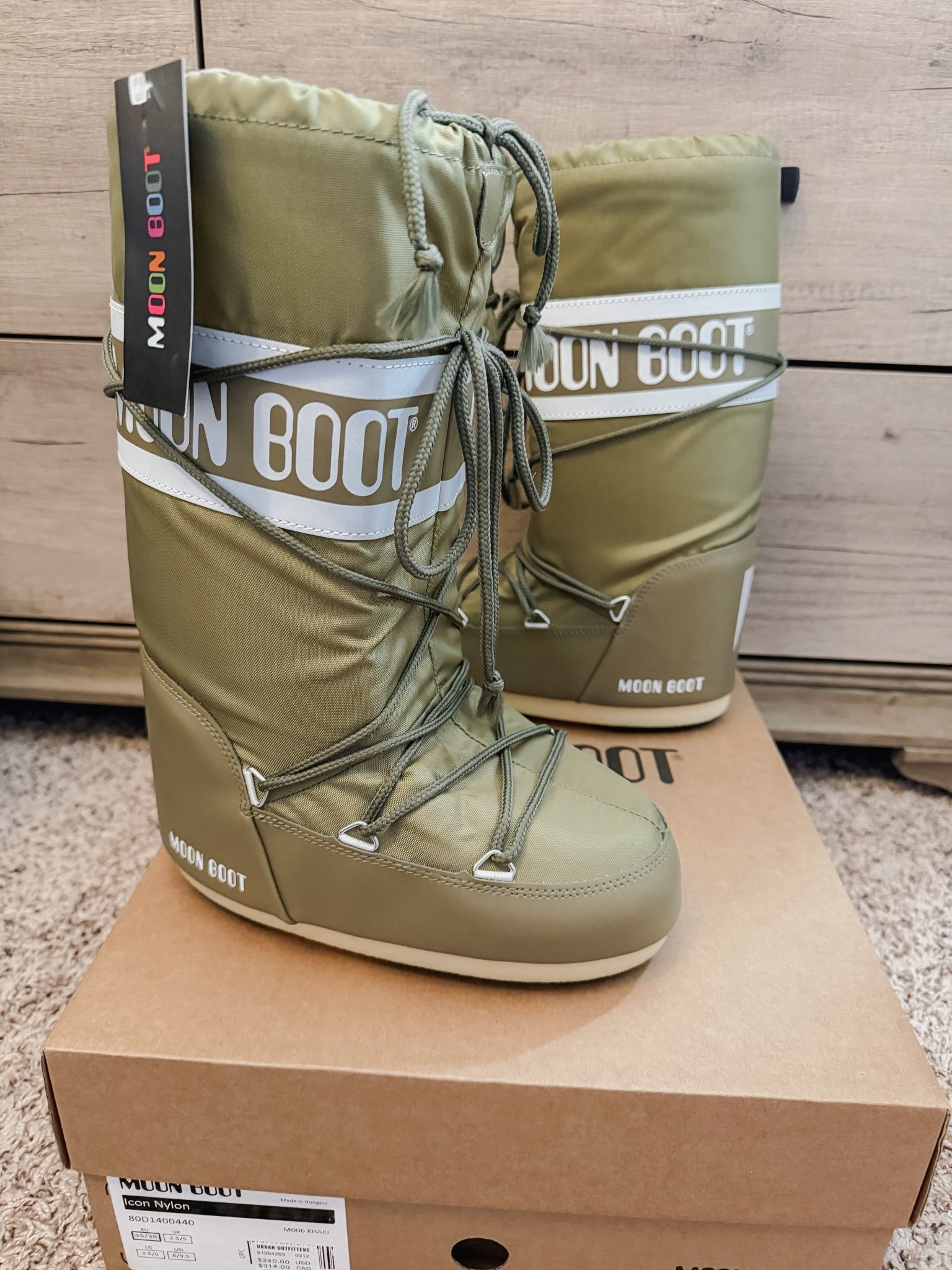 Moon boots


#LTKGiftGuide #LTKHoliday #LTKootd