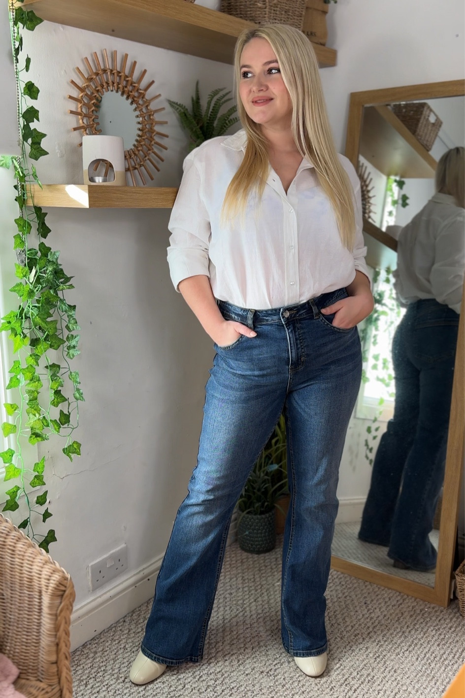 White shirt and blue bootcut jeans will always be a classic- and for good reason!

#LTKfindsunder50 #LTKmidsize #LTKeurope