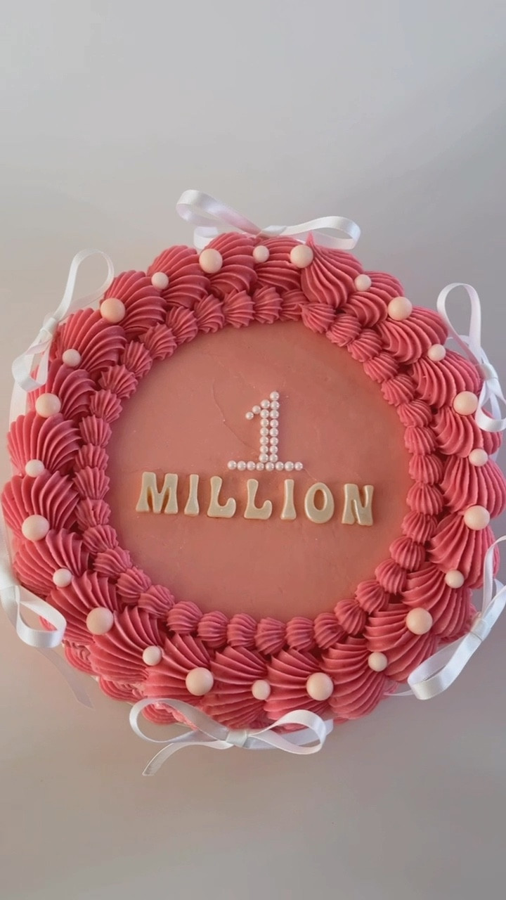 Created one of my favorite influences a cake for hitting 1 million on Tik Tok!! 😍🩷✨ 

#LTKGiftGuide #LTKParties #LTKHoliday