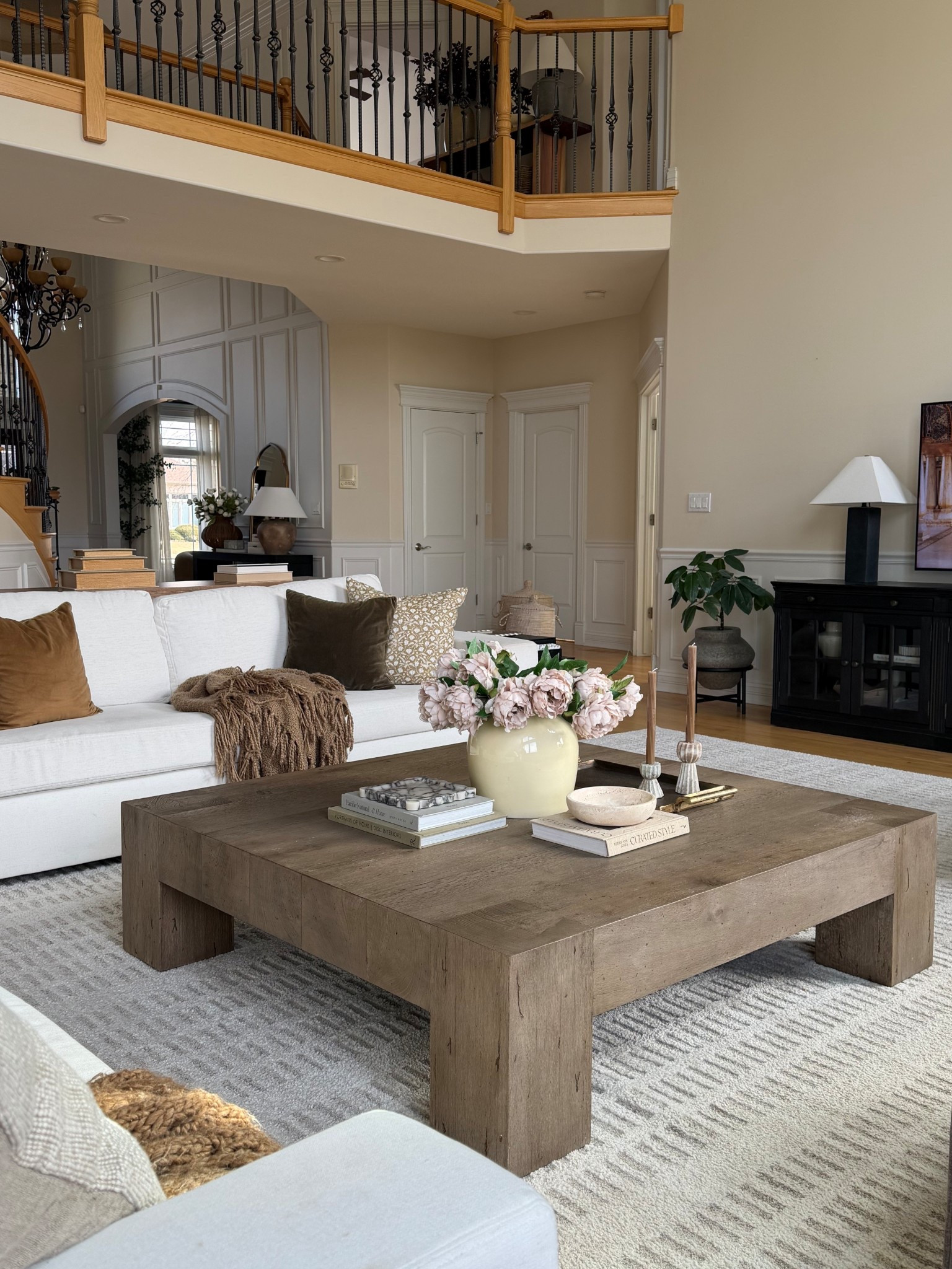 My simple rule for a designer coffee table.

I always include:

something organic
something stacked
something sculptural

Most of these pieces are Amazon and so affordable.

Everything linked here.

#LTKHome