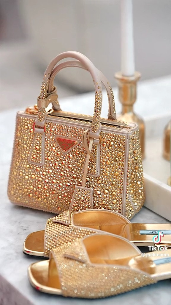 Unboxing the Prada bag of my dreams!

#LTKFind #LTKshoecrush #LTKitbag