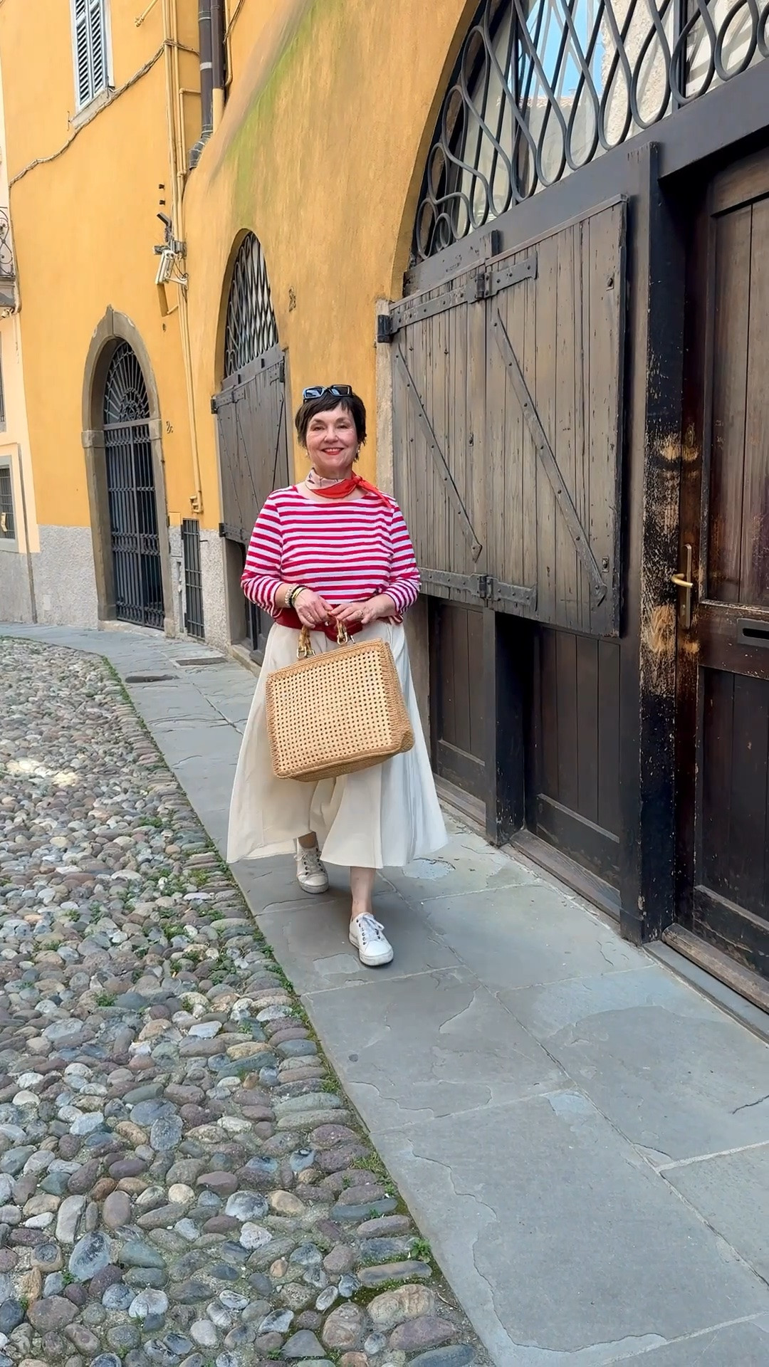 Summer outfit: Midirock aus Leinen, Streifenshirt, geflochtene Tasche

#LTKdeutschland #LTKsummer #LTKstyletip