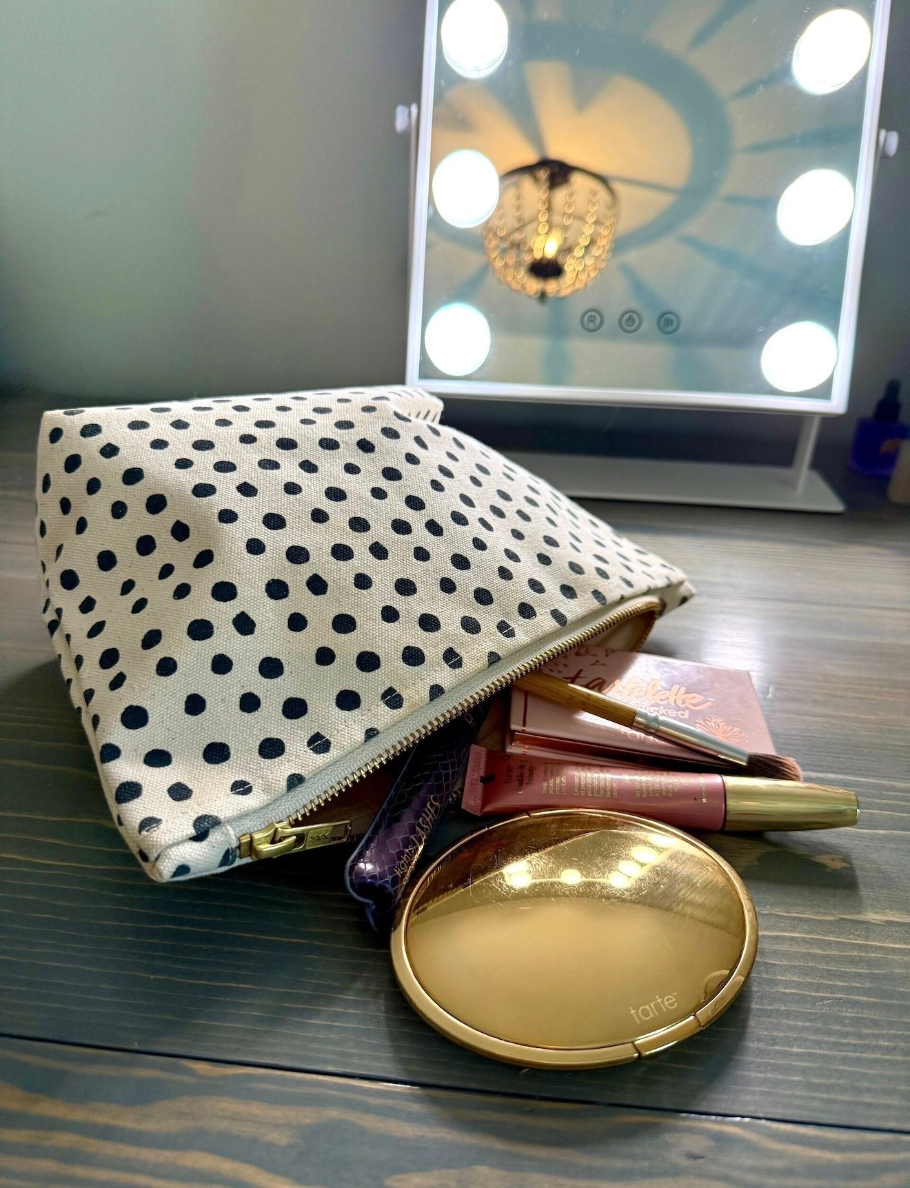The @Tarte 7 for 77 custom kit only happens once a year and it’s one of the best beauty restock deals! Perfect time to grab your everyday staples, try a few new favorites, and build a full-size routine for WAY less. We’re talking like 70% off 🤯

I always use this sale to stock up on the products I actually finish. The Glow Wardrobe palette is a MAJOR yes…highly recommend 10/10 ⭐️ 

🔗 IS ⬇️