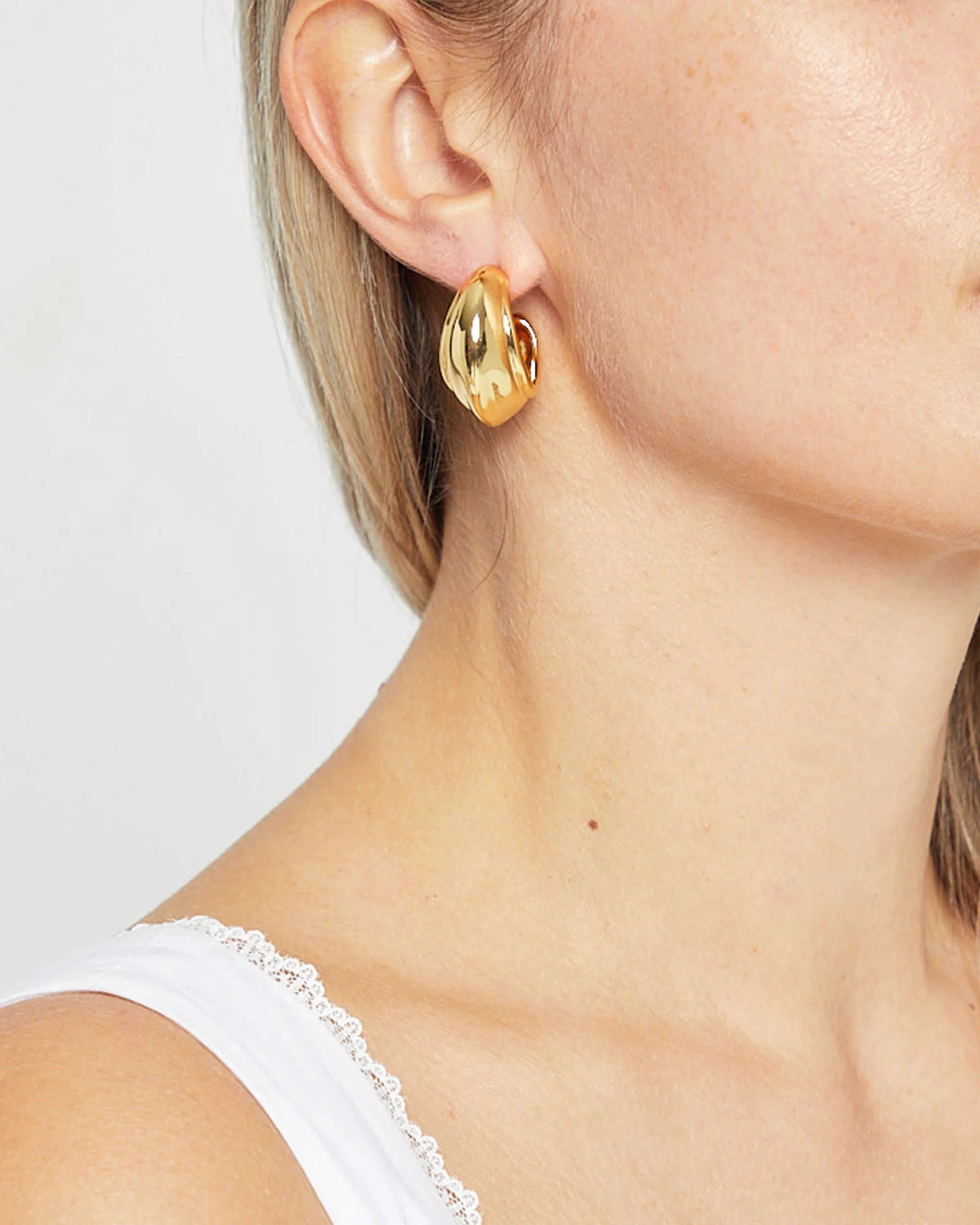 Large Dome Hoops GOLD / OS | Few Moda