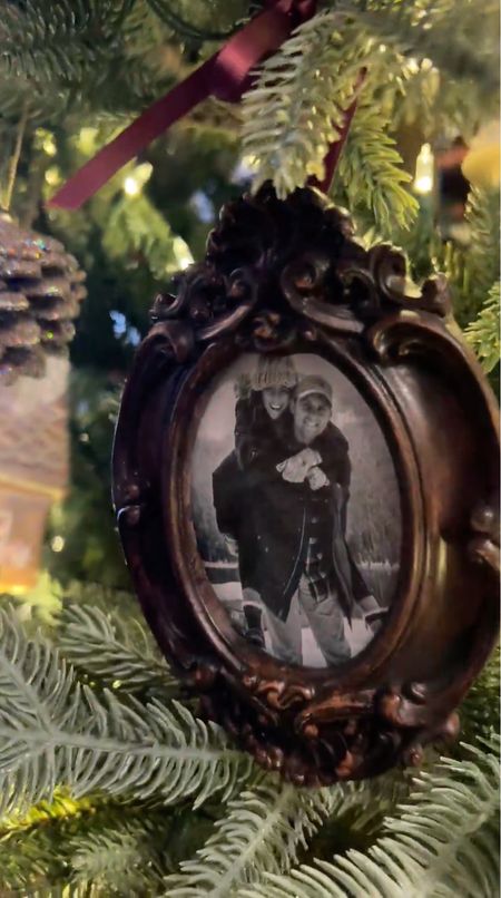 Wooden photo frames for ornaments 🌲

#LTKHoliday #LTKfamily #LTKfindsunder50
