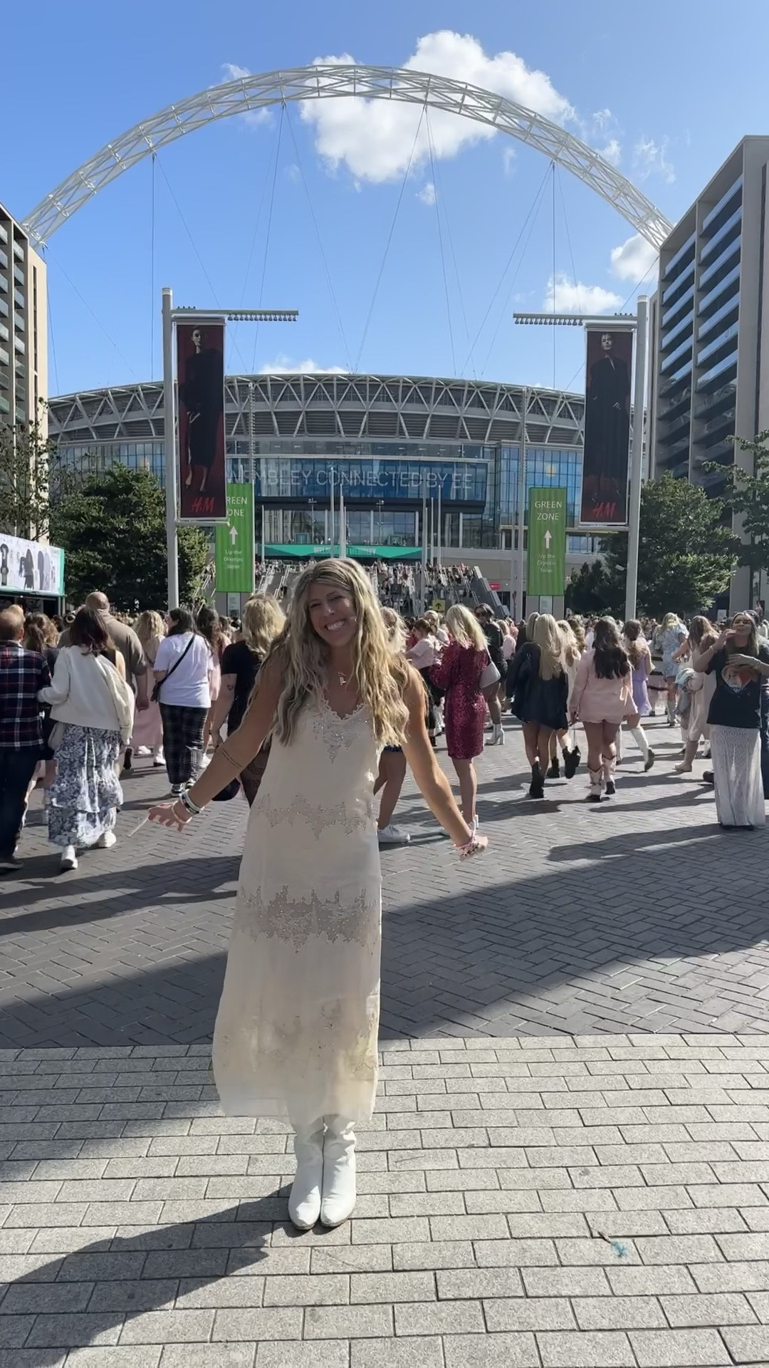 Eras Tour Outfit Inspiration! Dress is from Zara 🤍 but here are some similar dresses


Folklore | Evermore | Taylor Swift | Concert Outfit 

#LTKSeasonal #LTKVideo #LTKStyleTip