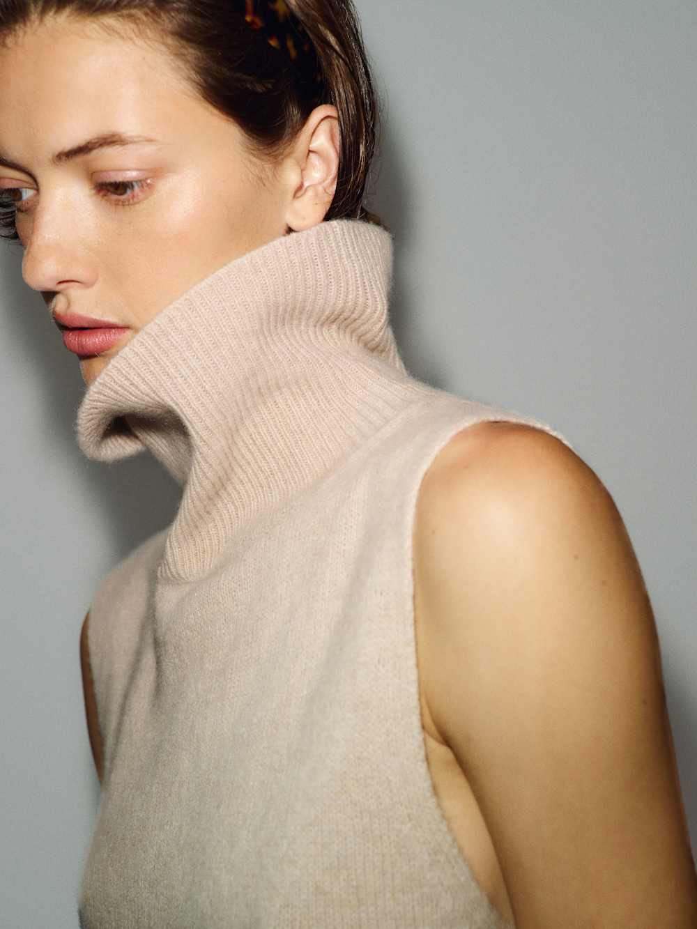 Flora Cashmere Sleeveless Turtleneck | Reformation (Global)