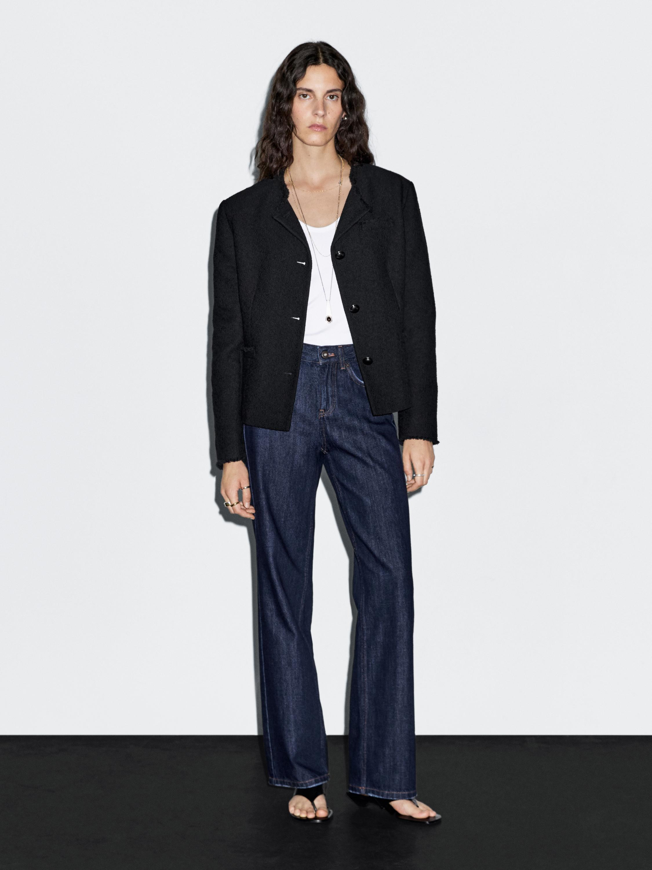 Cropped jacket. Crew neck. Long sleeves. Frayed finish. Four-button fastening. Two jetted pockets... | Massimo Dutti UK