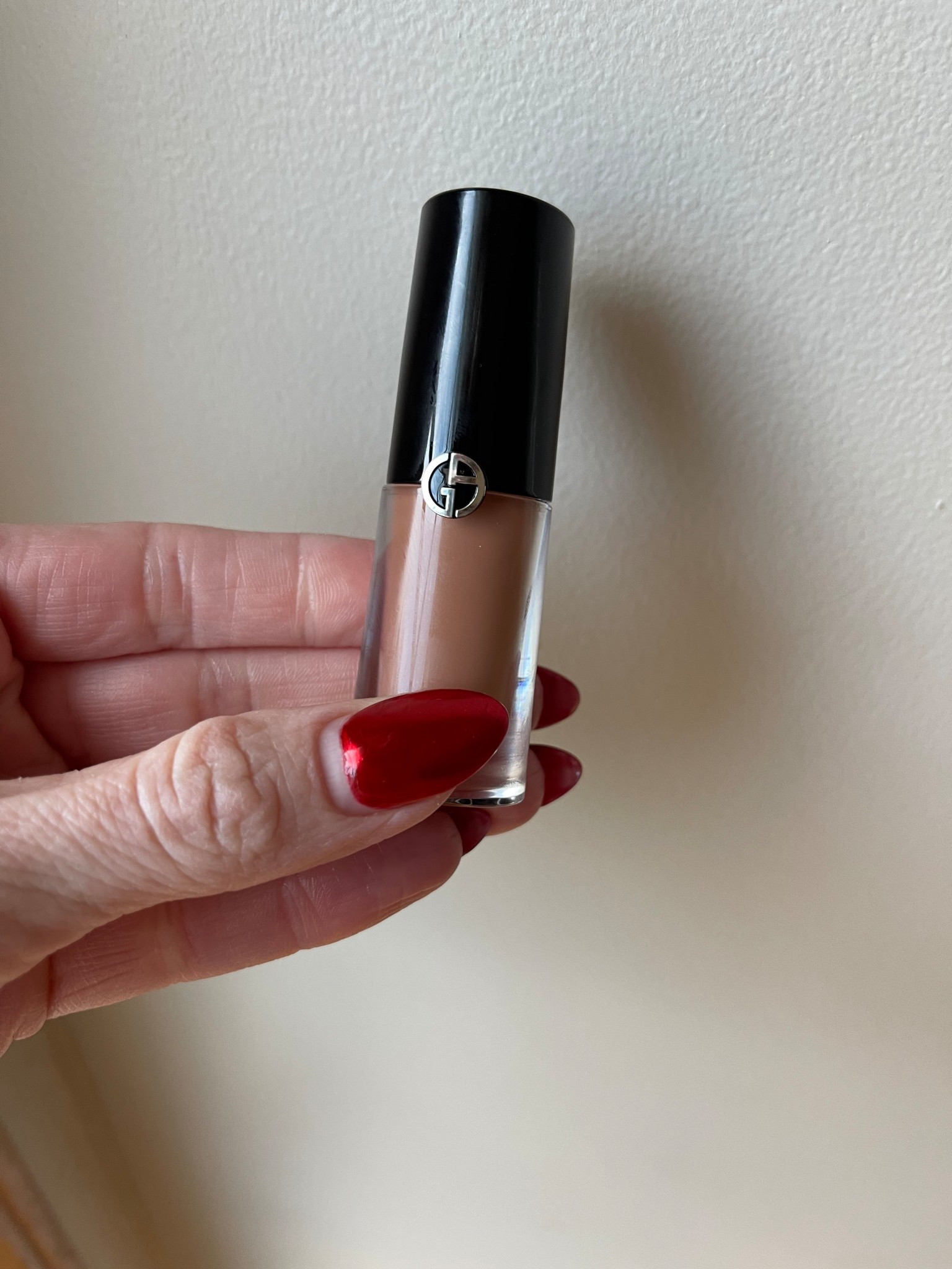 My easy go-to eyeshadow that gives eyes a little dimension all while keeping it a clean girl aesthetic. Love how easy this product is.

#LTKgrwm #LTKmorningroutine #LTKBeauty