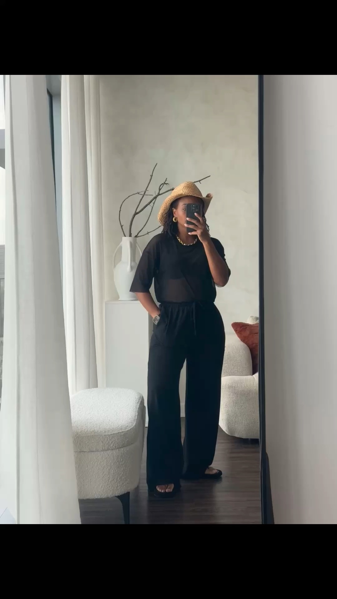 Another day at the salon… another day in all black. I just be getting dressed and putting everything with everything. 🤷🏽‍♀️. Top is an old Zara find . 

#LTKMidsize #LTKPetite #LTKootd