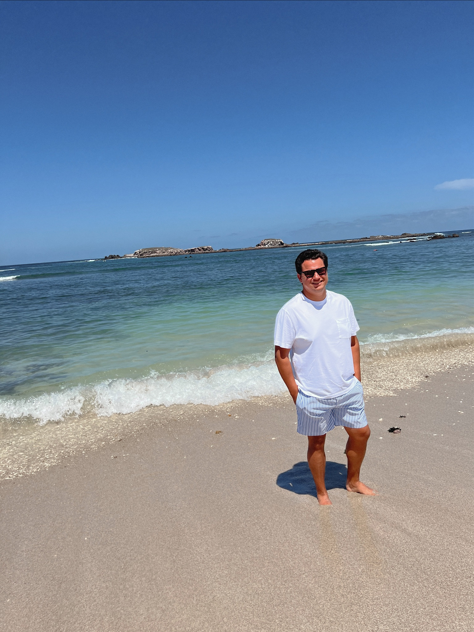 Arturo’s ootd post 😂

#LTKSeasonal #LTKmens #LTKtravel