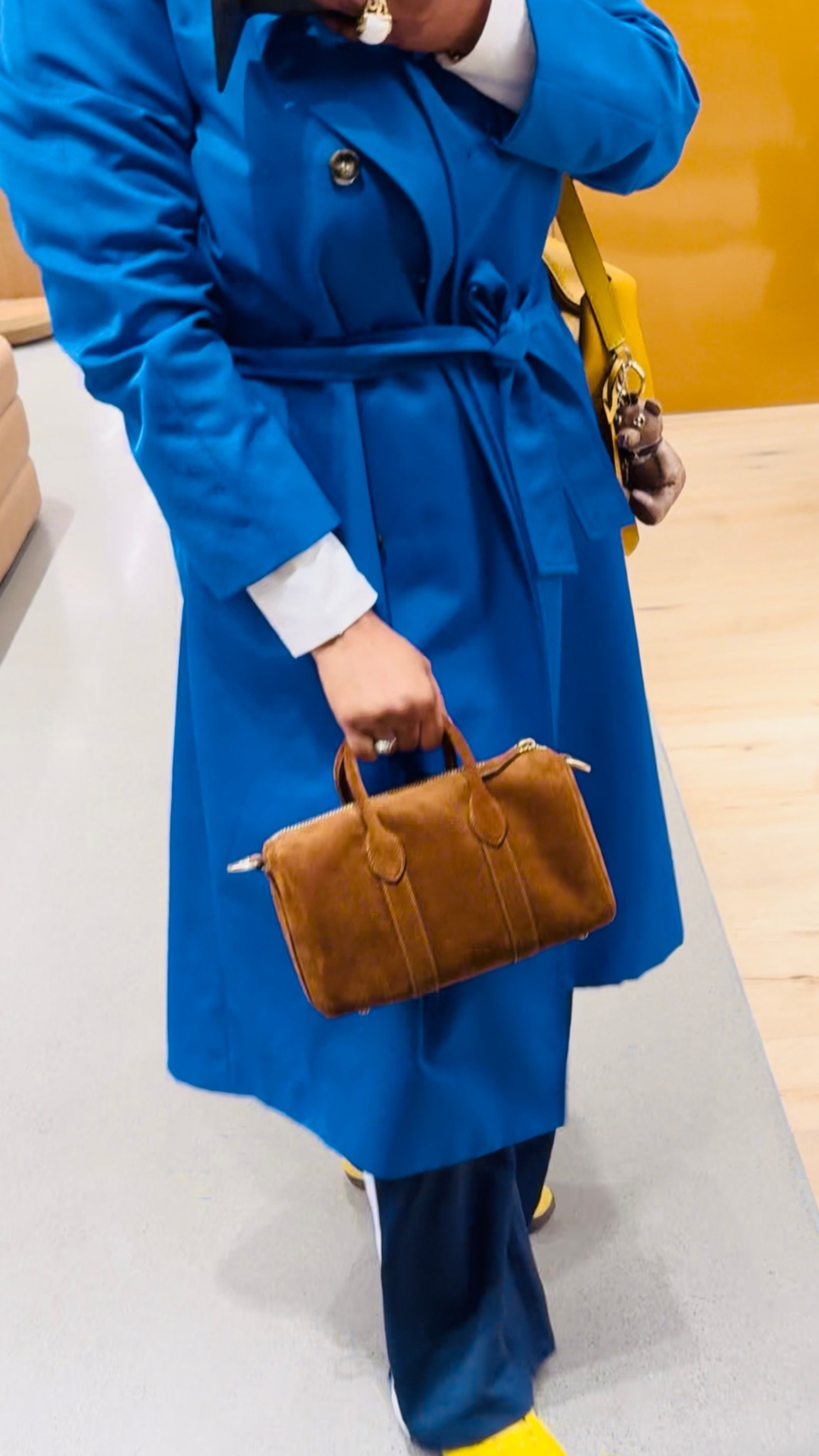 This compass bag in size 25 and in this yummy warm brown suede 🤯🤯. Also comes in 3 other colors 

#LTKstyletip #LTKbag