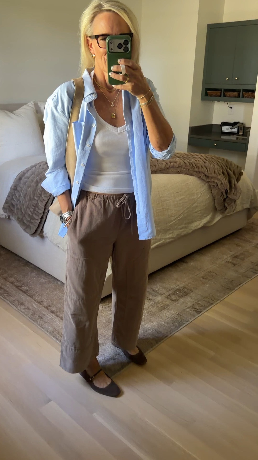 Lightweight corduroy pull on @jcrew pants back in stock 
Size down 1