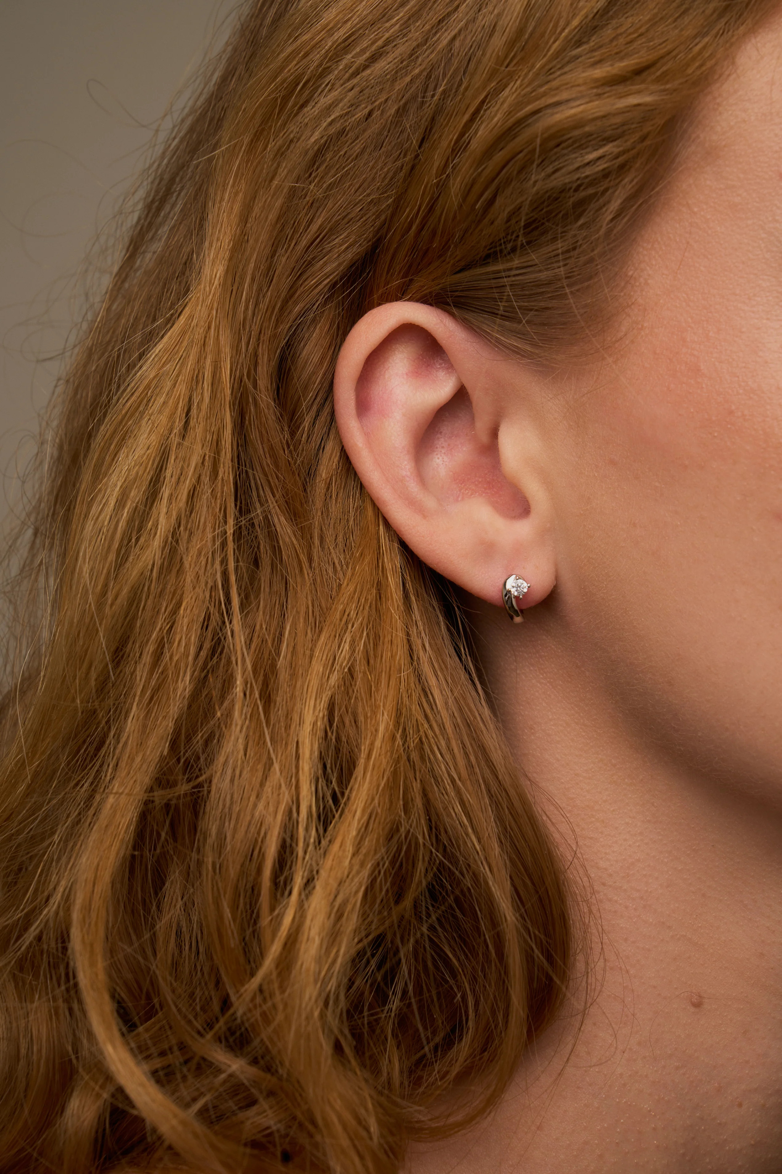 Suede Curve Huggies | Lili Claspe