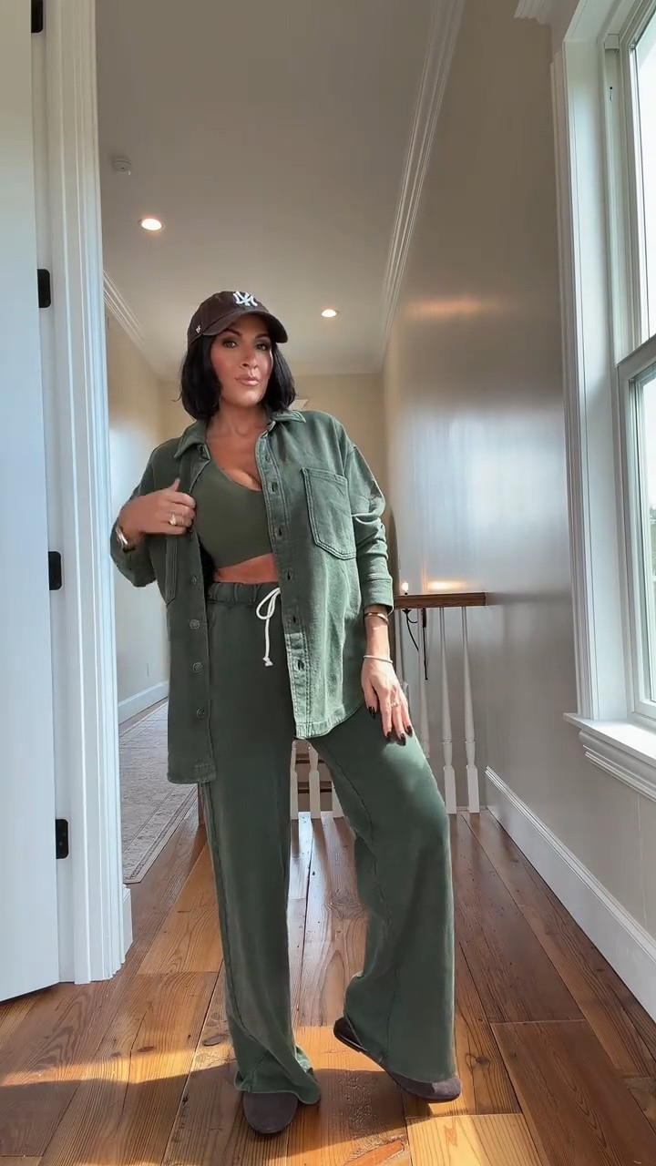 You girls sold out the light blue, so naturally she came back dressed for fall. 😂🤌🏼

This is my favorite kind of outfit. Airport. Errands. School pickup. Coffee. Travel day. Whatever is on the calendar, throw it on and somehow you still look put together.

And OLIVE?! Yeah… they knew exactly what they were doing. 🤎