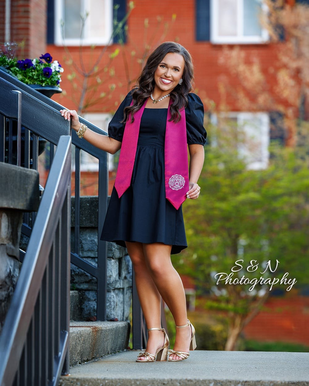 College grad! 🎓🐅

Graduation. College gradation. Graduation dress. Black dress. Heels. Bows. Classy. Outfit ideas. Gold shoes. 

#LTKFindsUnder100 #LTKShoeCrush #LTKStyleTip