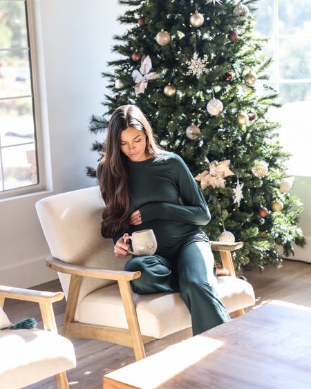 Happy Black Friday 🖤 the @lakepajamas first-ever Happy Everything 25% off site-wide sale ends tonight! It’s the perfect time to snag holiday gifts for yourself + your loved ones! These just might be the softest pajamas I have ever owned! They are like butter 😍 

#LTKsalealert #LTKCyberweek #LTKGiftGuide