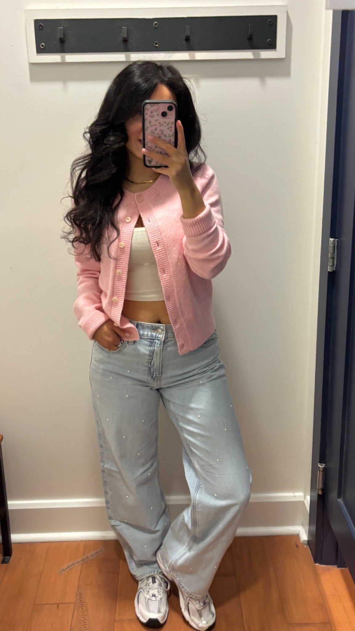 Aerie pink cardigan (s)
AE stovepipe pearl jeans (2 regular)
New Balance 530 sneakers in navy


#LTKSaleAlert #LTKPetite