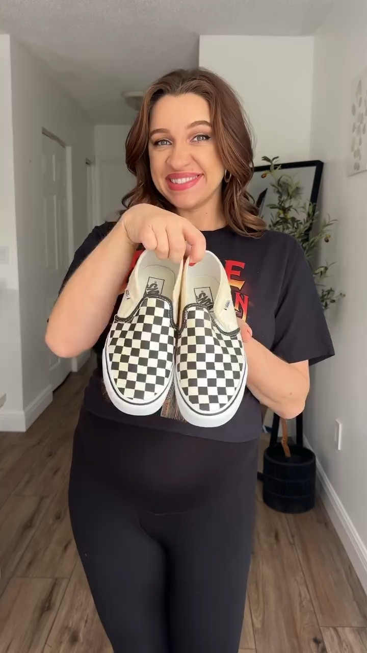 Styling Amazon maternity leggings… 🤗 keeping it comfy and casual for the day ❤️

🔅 leggings are size medium
🔅 tshirt is large 


#bumpstyle #pregnancyfashion #maternityleggings #dressthebump #maternitystyle #momtobe2024 #fallmomstyle #affordablefashion 

Mom to be, pregnancy outfits, bump friendly outfits, dress the bump with me, fall transition outfit, casual style, mom style, affordable fashion, thrifted fashion

#LTKStyleTip #LTKBump #LTKSeasonal