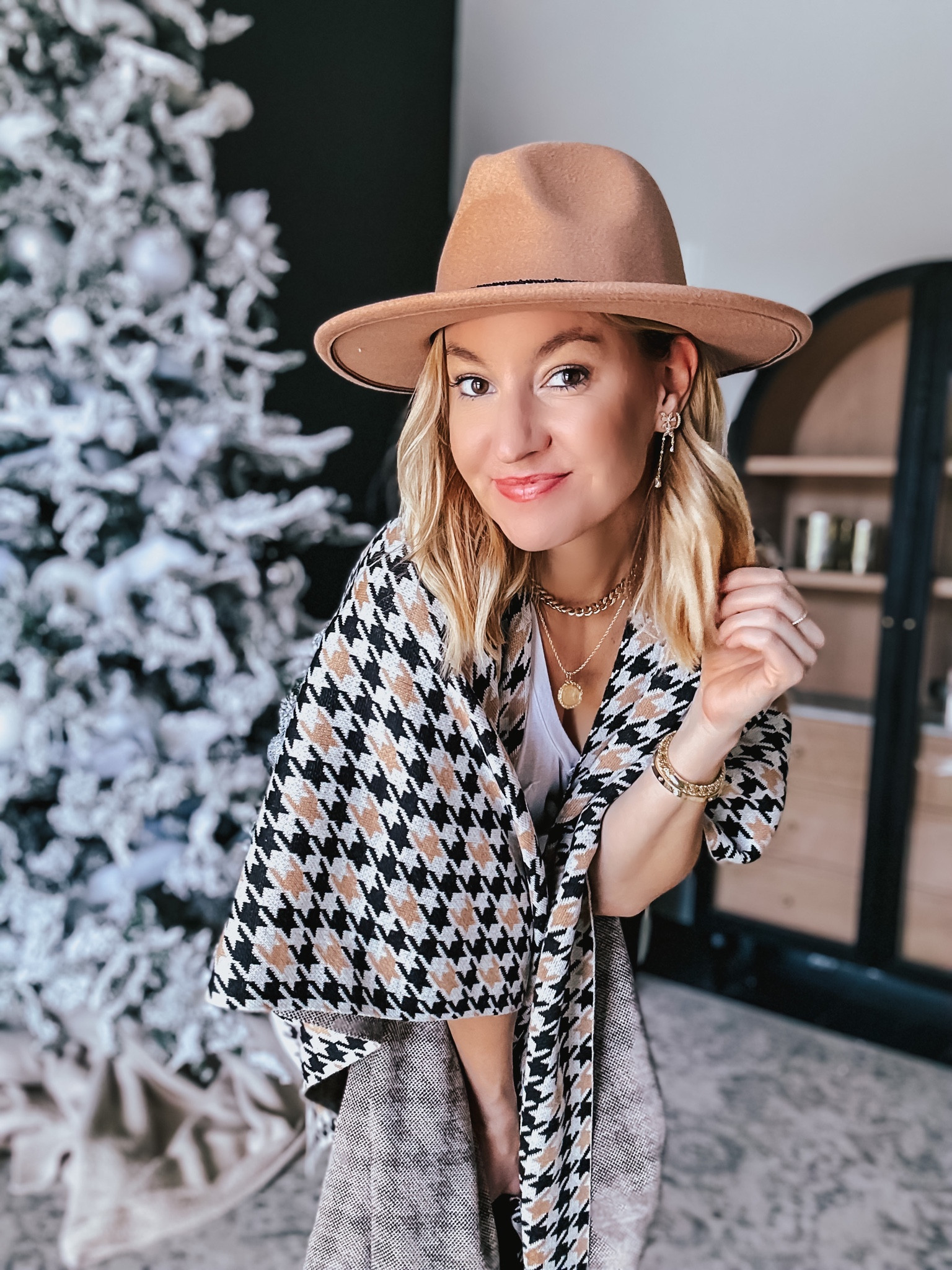 Walmart Must Have! 

This adorable wrap is under $15 right now and so chic! It comes in 4 different colors and and is the perfect piece to throw on over a tee and leggings. The hat I’m wearing is also a Walmart Must Have. It comes in 3 colors with the most adorable beaded piece on top. It’s adjustable and only $22!  

Shop my reel by clicking the link in my bio or by heading to the LTK app under LEEANNEBENJAMIN #walmartpartner #walmartfashion #leebenjamin #leeannebenjamin #fashionreels #walmartfinds #walmarthaul 

#LTKHoliday #LTKGiftGuide #LTKCyberweek