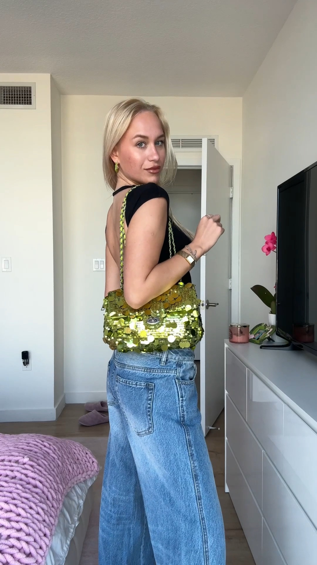 Lovely low rise blue jeans & shiny summer/spring bag less than $20!💚

#LTKStyleTip #LTKFindsUnder100 #LTKU