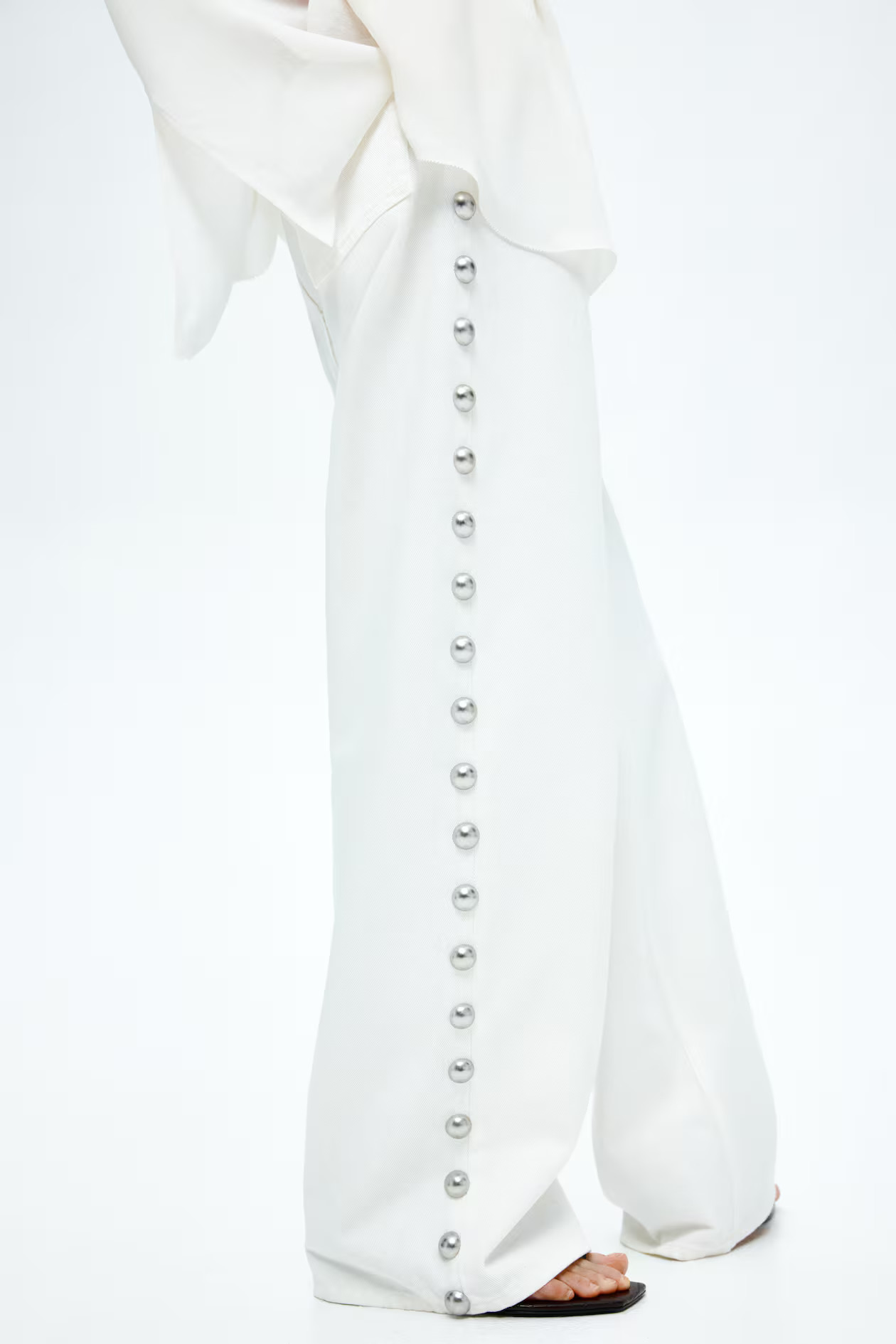 STUDDED JEANS | H&M (UK, MY, IN, SG, PH, TW, HK)