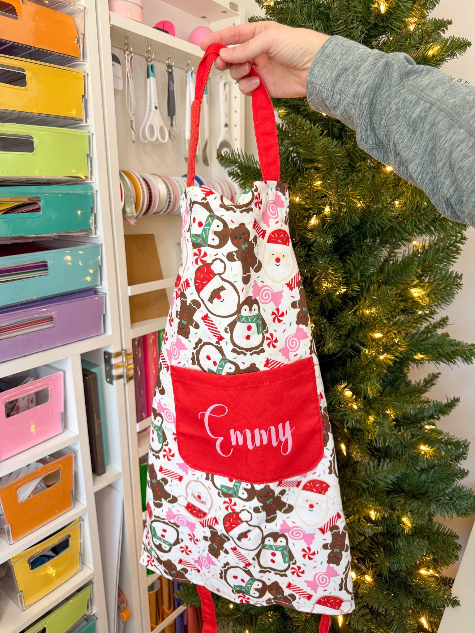 Personalized kid Christmas apron using the Cricut

#LTKHoliday #LTKGiftGuide