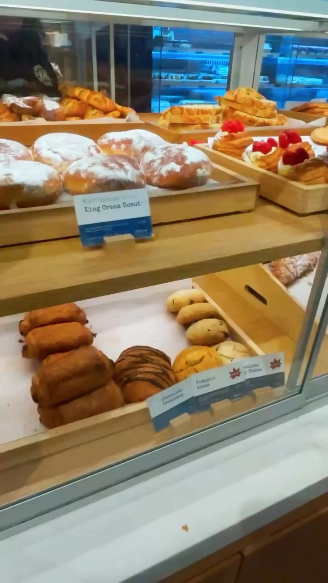 Let’s get the latest sweet treat from @parisbaguette_usa The sweet potato was sold out 🫠 Pumpkin Pie Custard Tart is delicious tho 🥧 

#parisbaguette #pastryshop #pumpkinseason🎃 #sweetreats #sweeteats #fruittarts #newflavor

#LTKFamily #LTKSeasonal #LTKHome