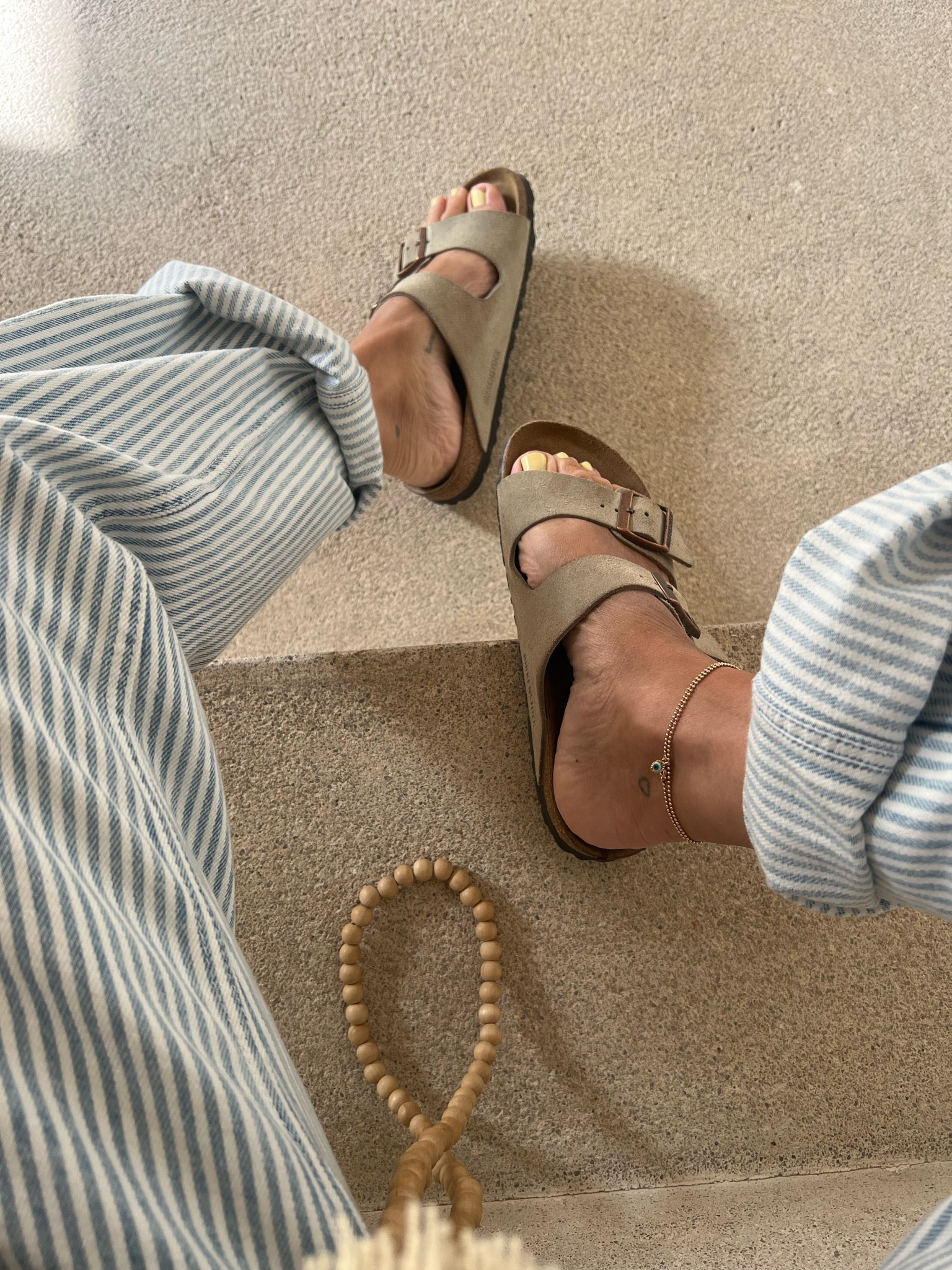 Jean bleu rayures, birkenstock taupe fav combo pour l’été 🪬 #birkenstock #supmeroutfit #lookété 

#LTKshoecrush #LTKFind #LTKunder100