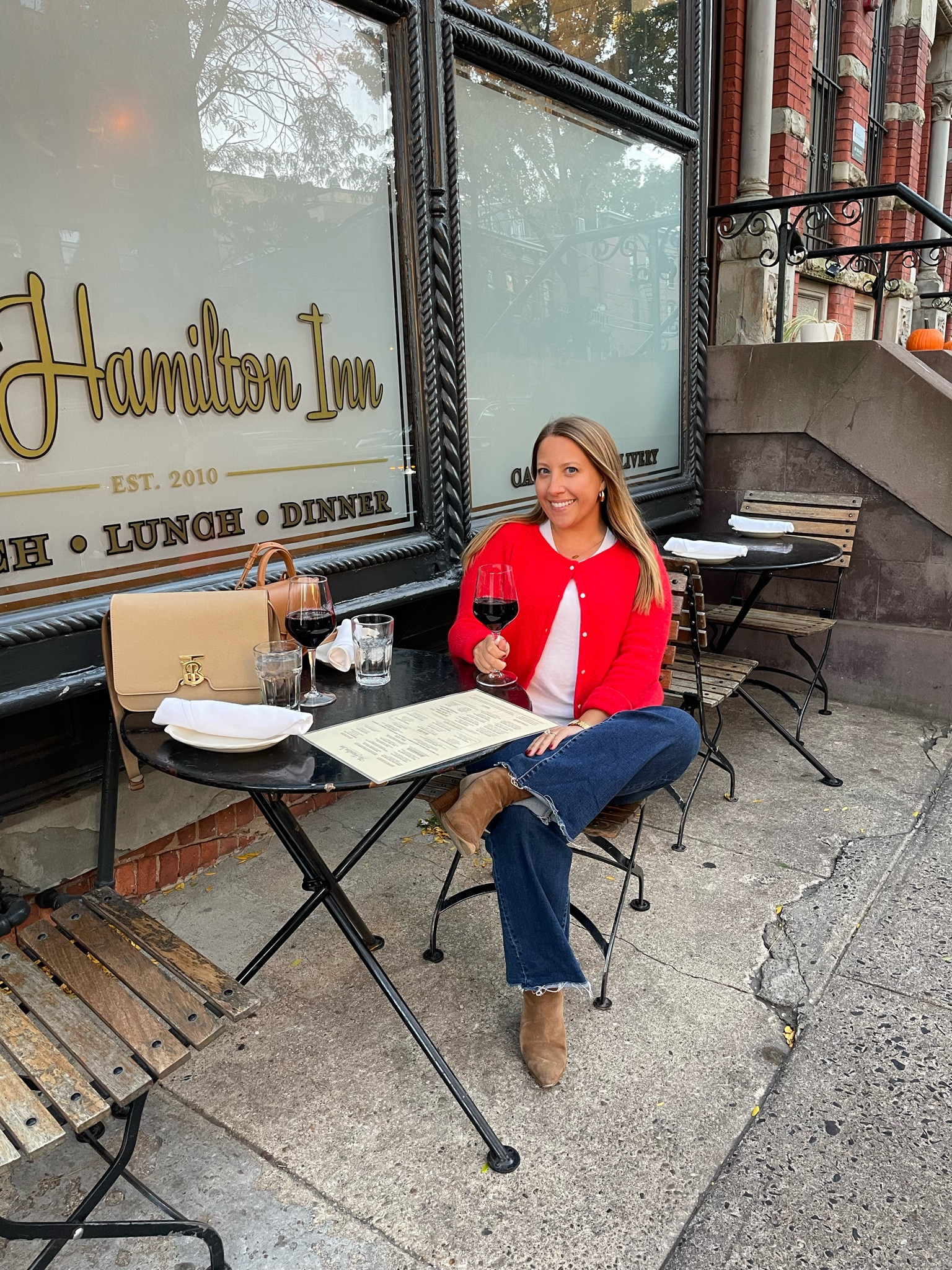 the best red cardigan ❤️ 

#LTKHoliday #LTKSeasonal #LTKFindsUnder100