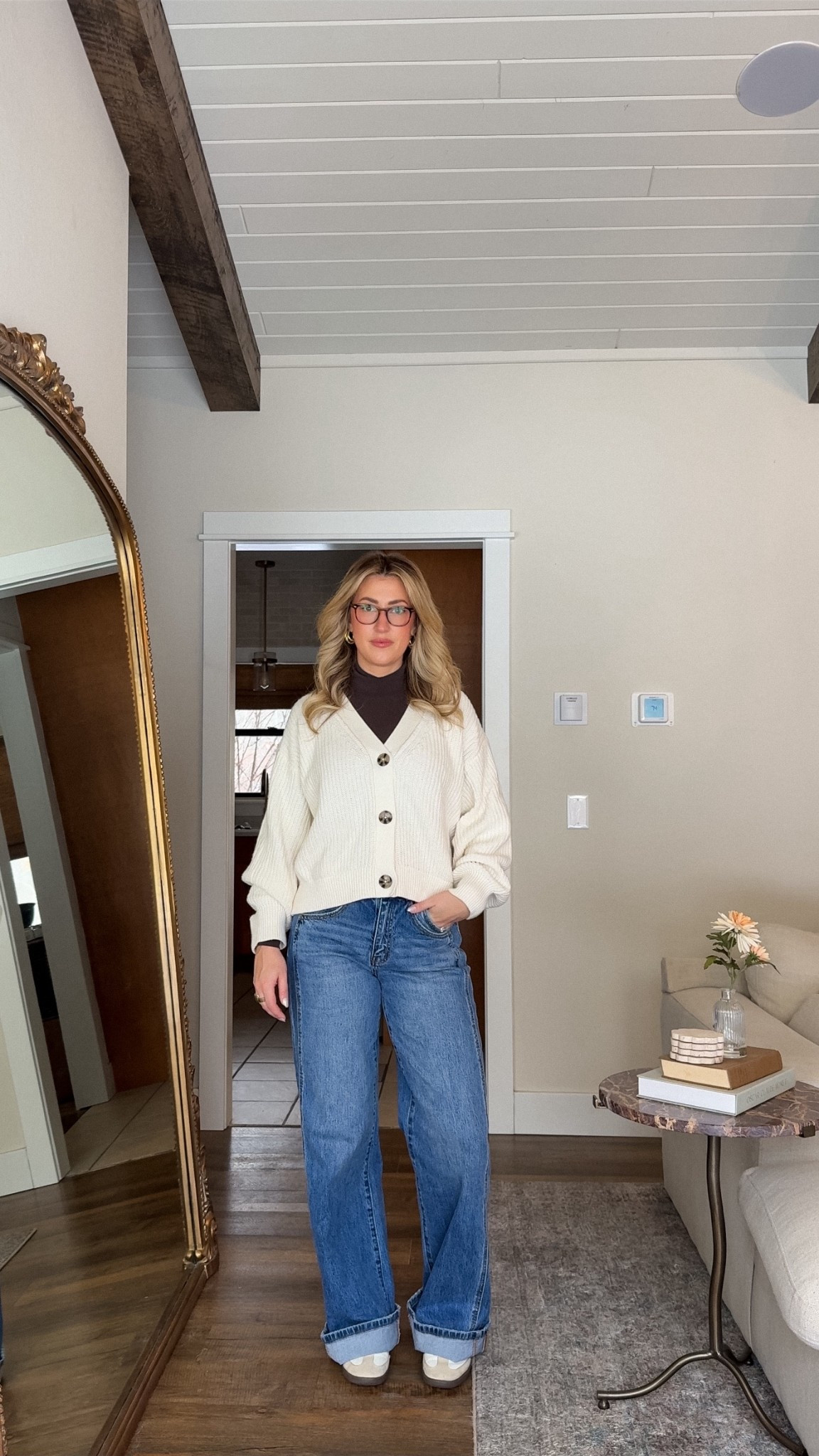 Cardigan and jeans outfit 

#LTKSeasonal #LTKootd