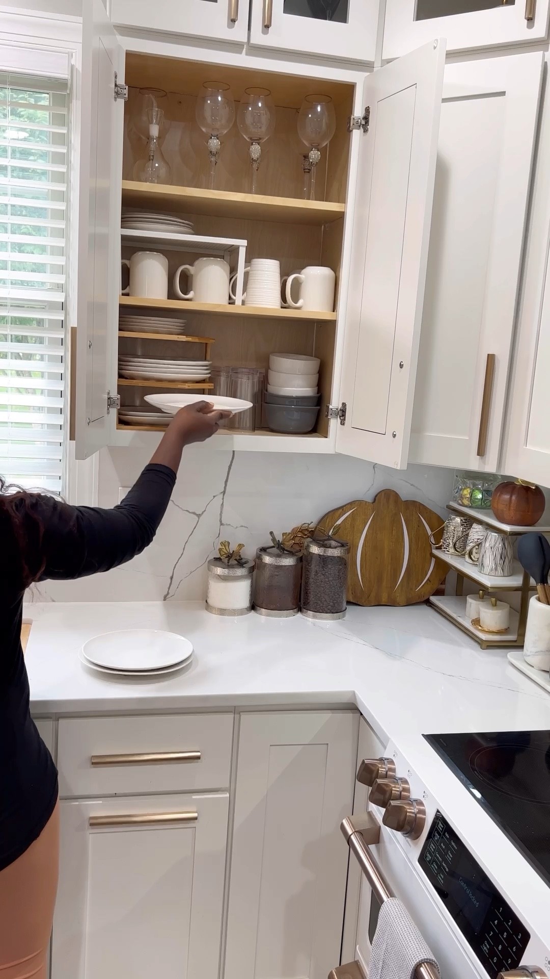 Kitchen cabinet organization ideas #organization #kitchen #amazonhome #amazonfinds

#LTKhome #LTKHoliday #LTKSeasonal